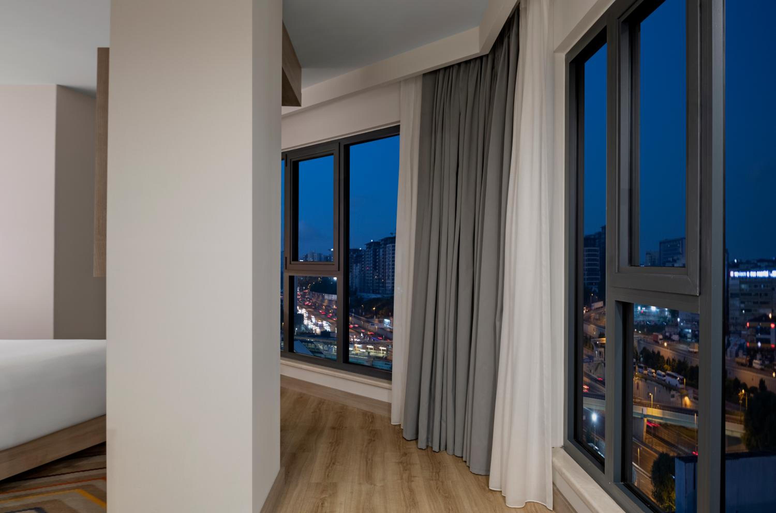 Hampton By Hilton Istanbul Merter - Image 40