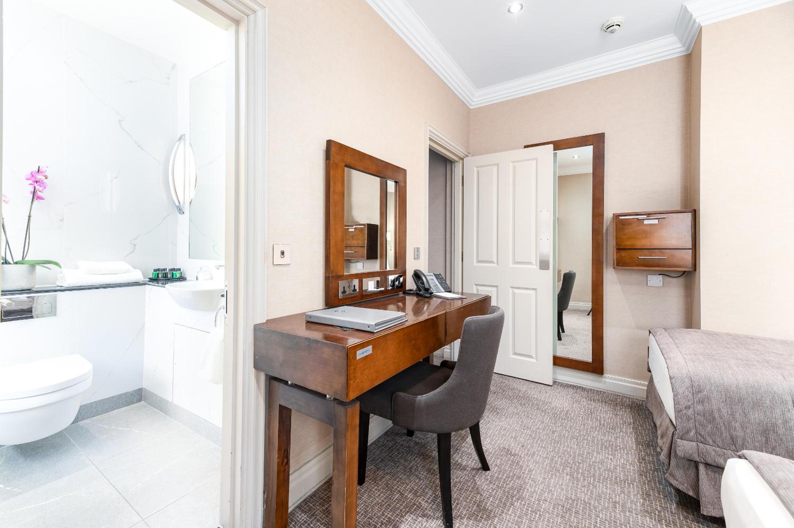 Gem Langham Court Hotel 3