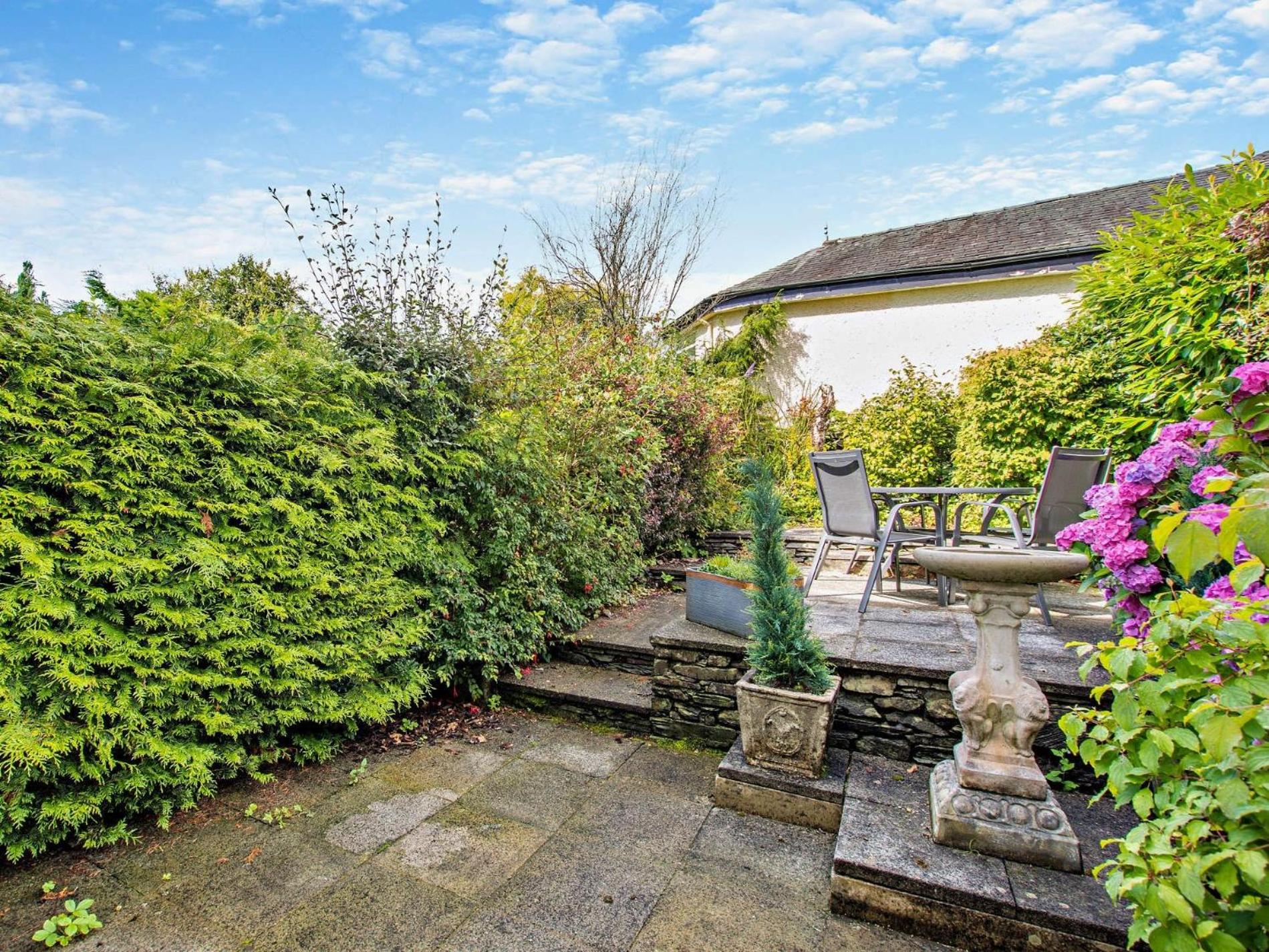 2 Bed in Bowness-on-Windermere SZ477 view 2