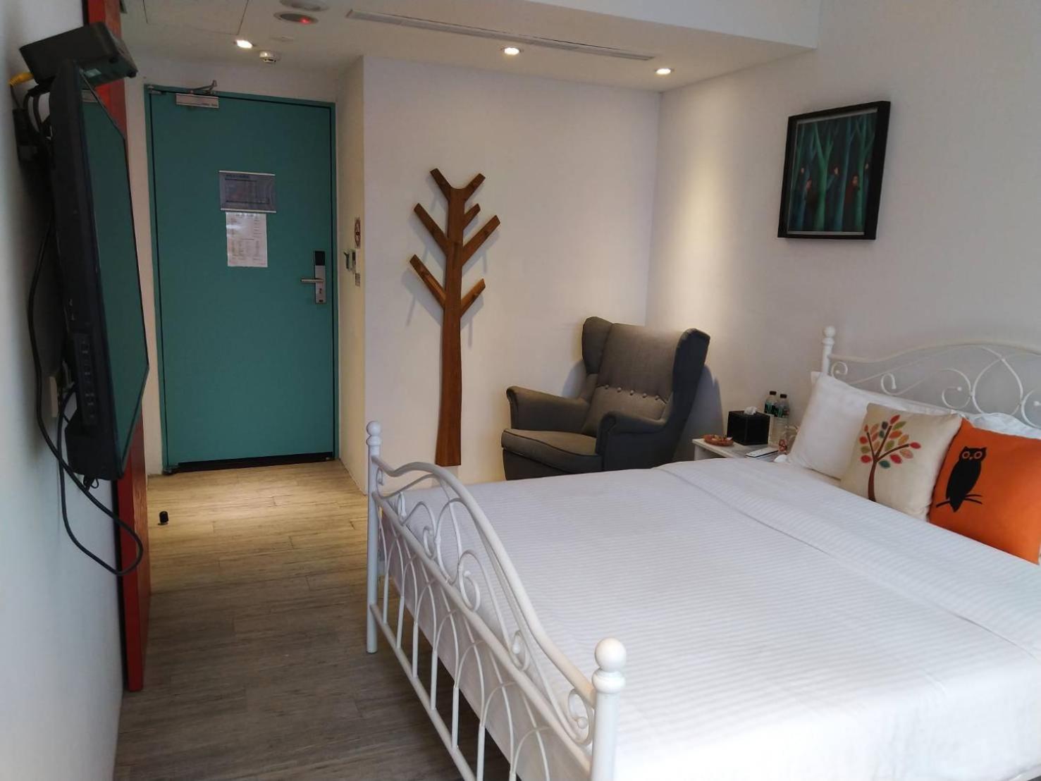 4Plus Hostel