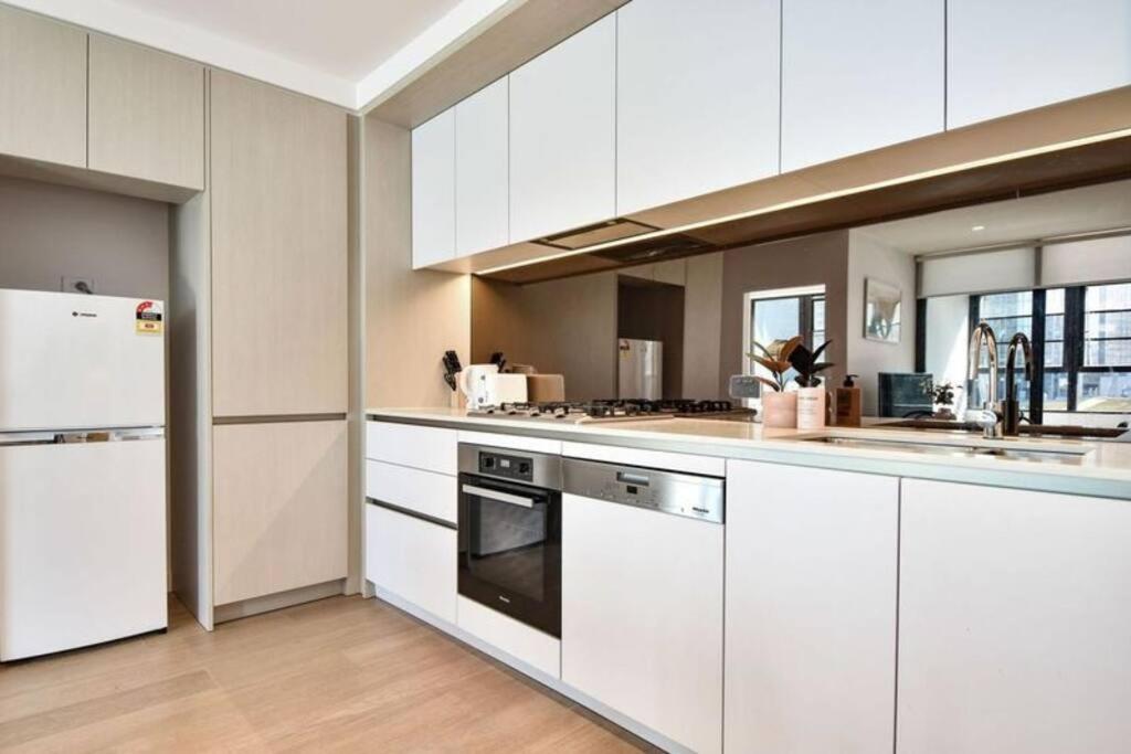 74D 2 Bedroom Apt near Yara river city view with Free Parking