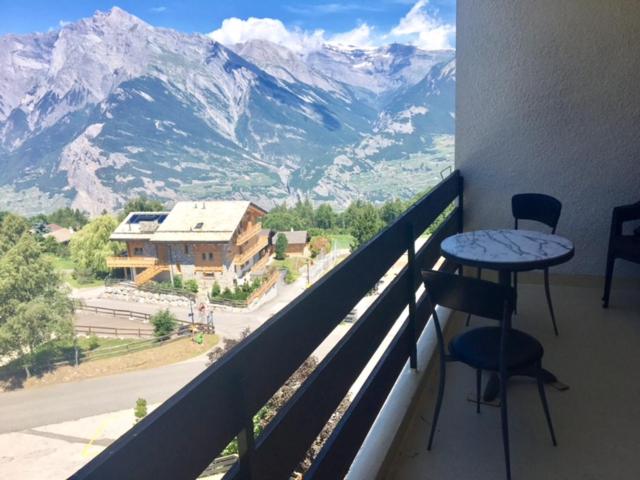 LE TORRENT, duplex au centre, calme avec deux chambres à coucher et terrasse vue montagne pour 4 personnes