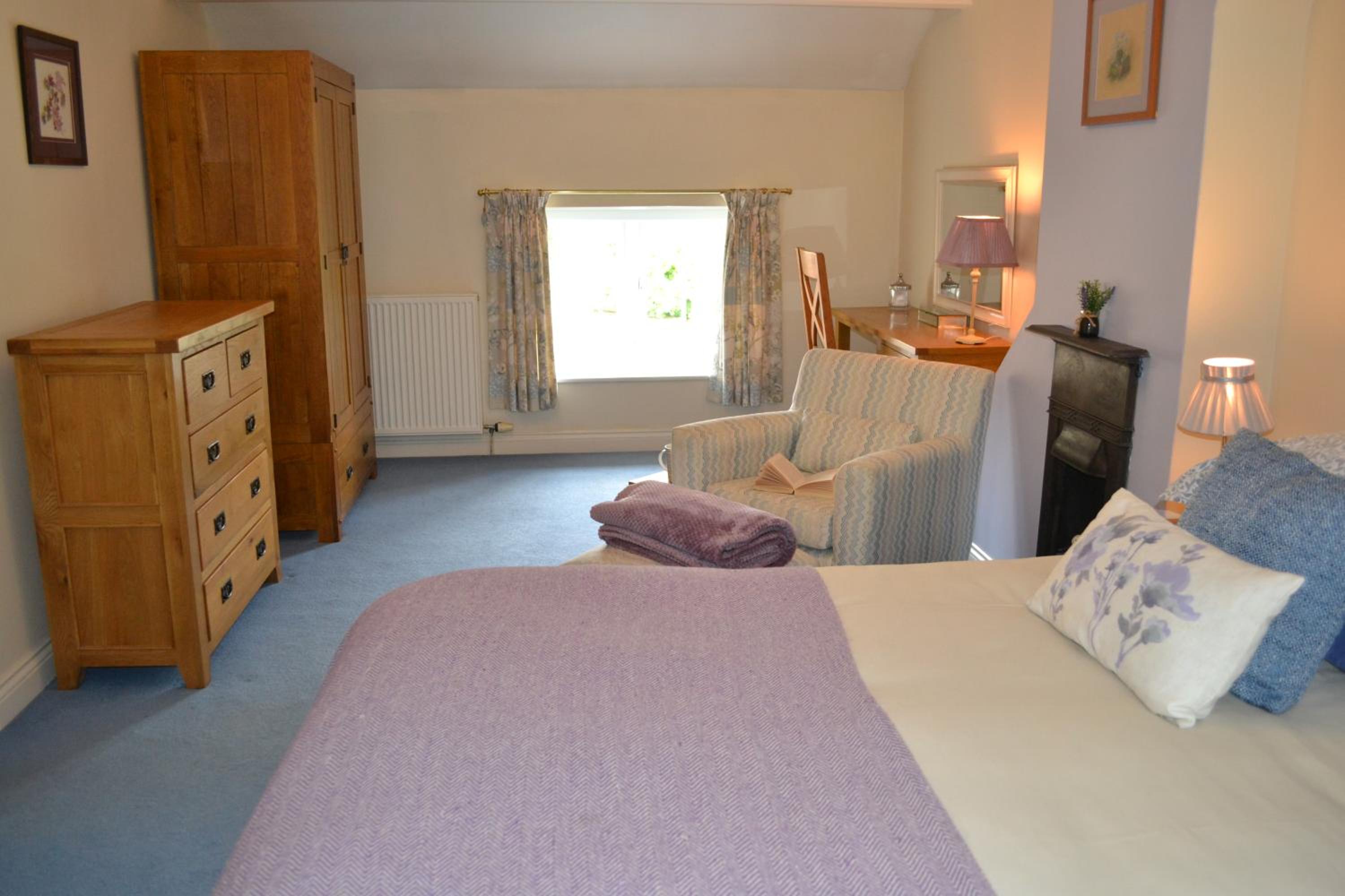 Serene Yorkshire Wolds Cottage Sleeps 6 EV