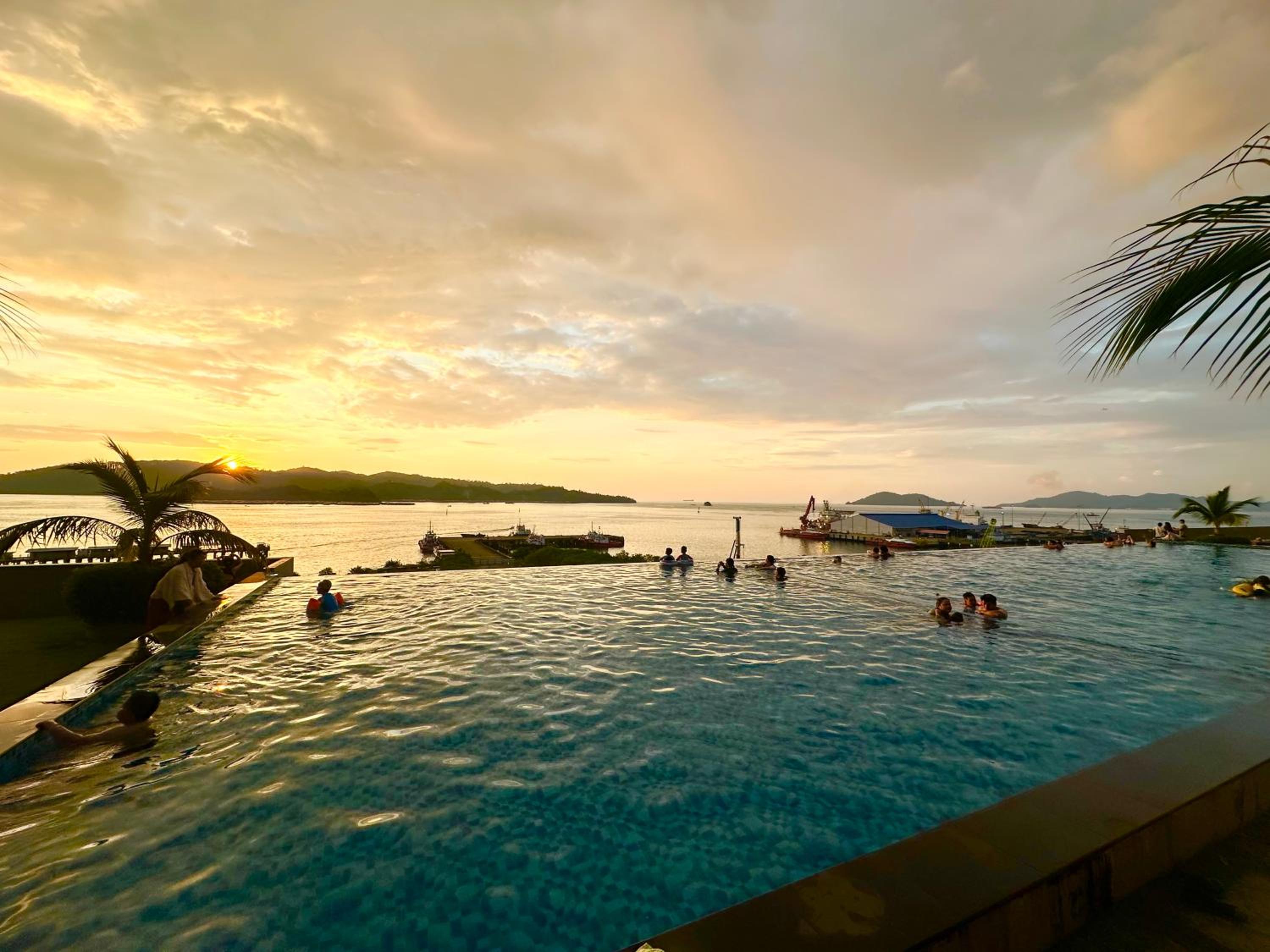 Sunset Seaview Vacation Condos @ Jesselton Quay - Image 4