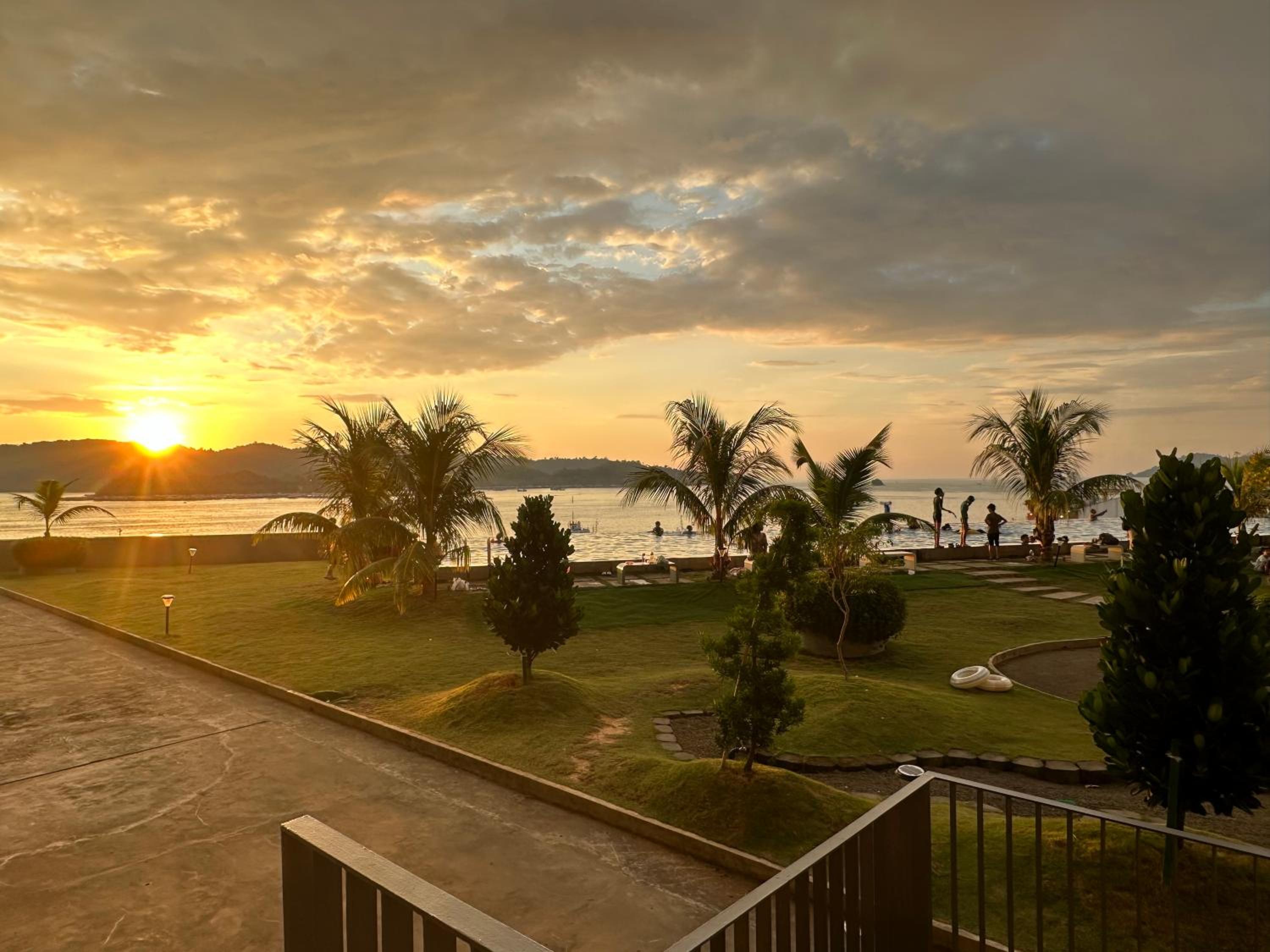 Sunset Seaview Vacation Condos @ Jesselton Quay - Image 5