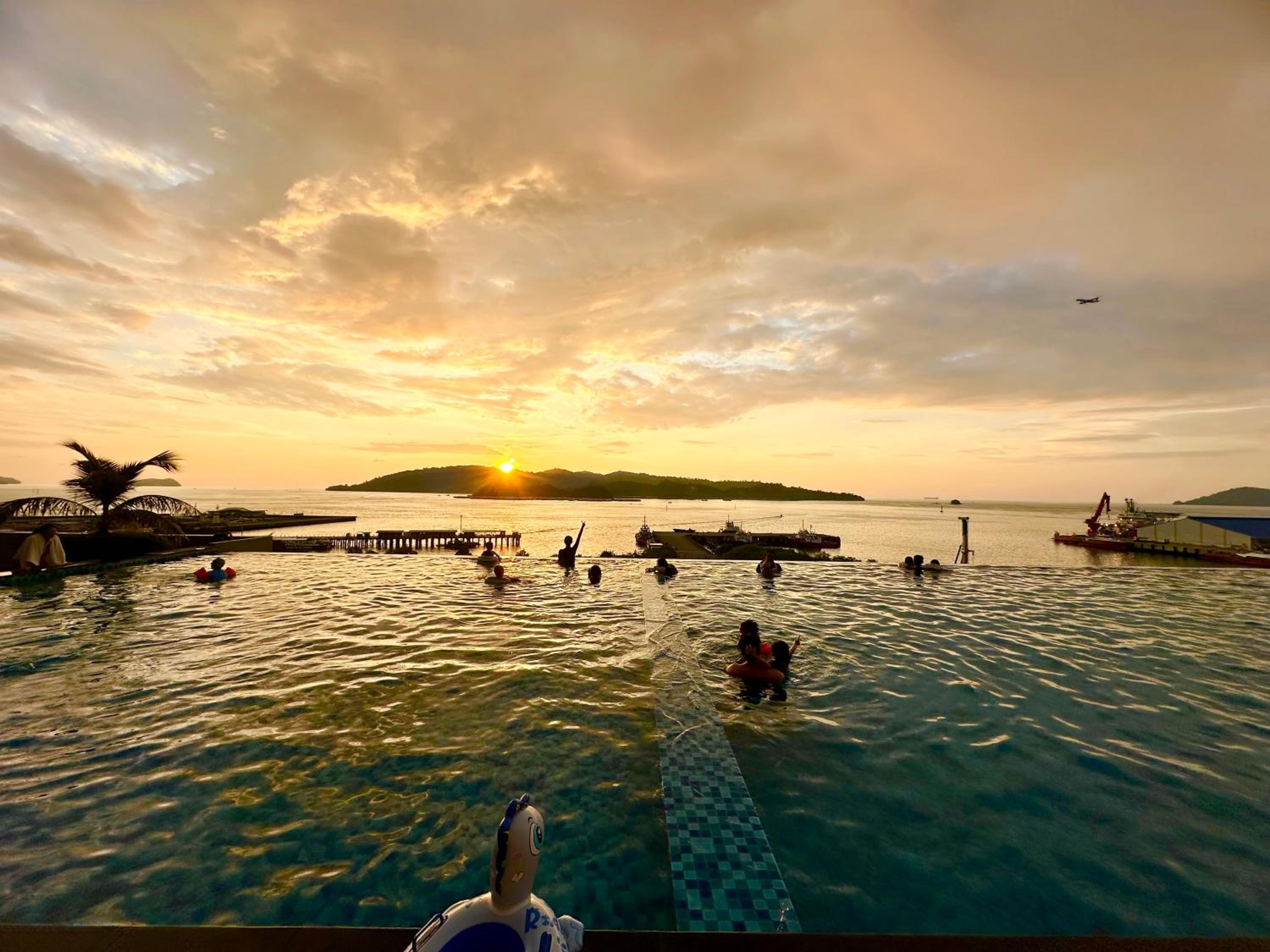 Sunset Seaview Vacation Condos @ Jesselton Quay - Image 3