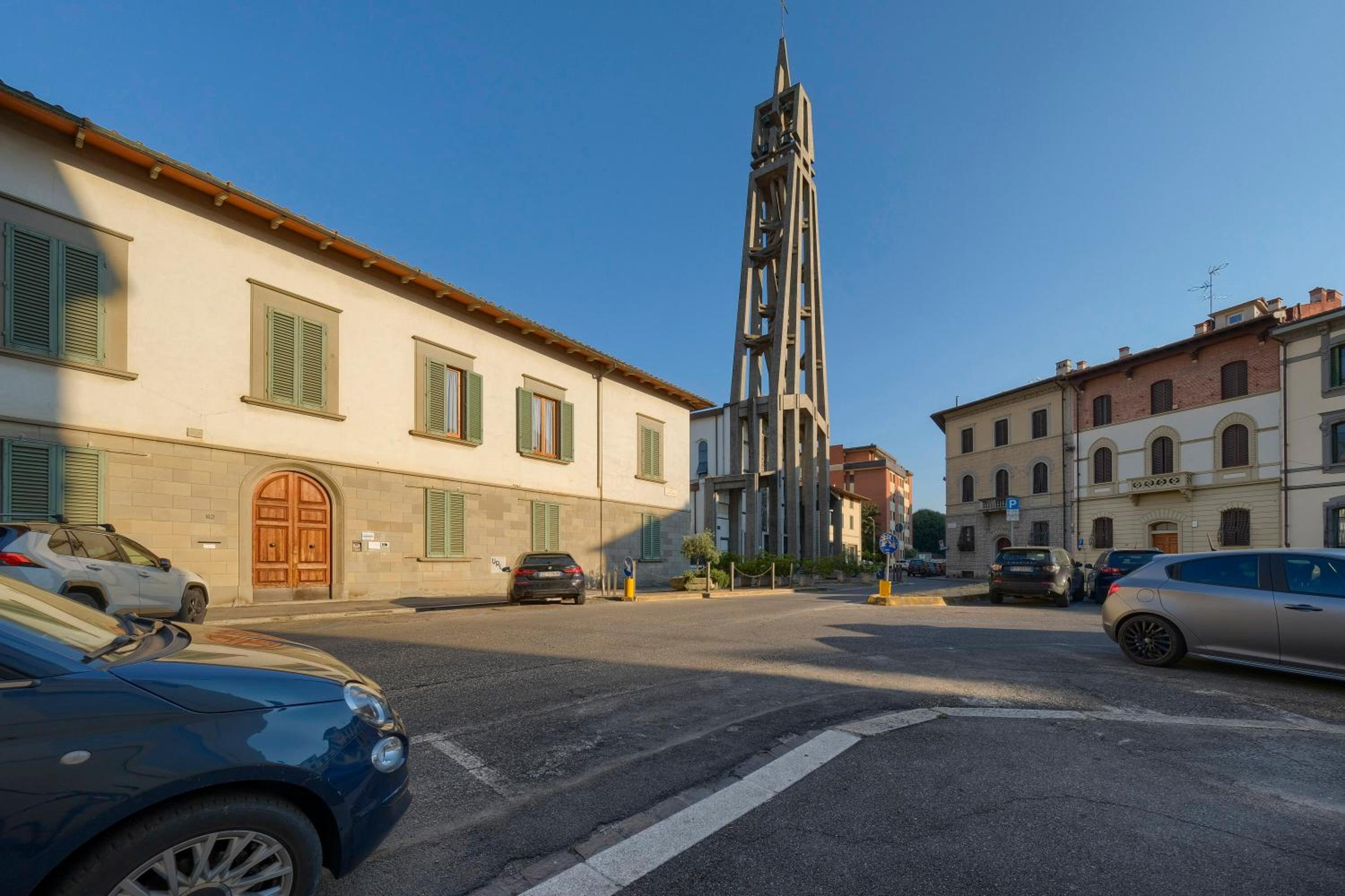 Appartamento con 2 bagni, AC e WIFI a due passi dalla stazione e dal centro storico