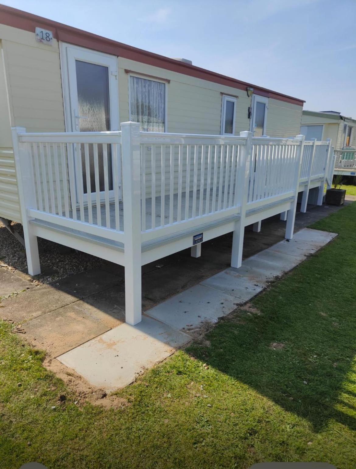 6 BERTH CARAVAN S18 GOLDEN PALM view 3