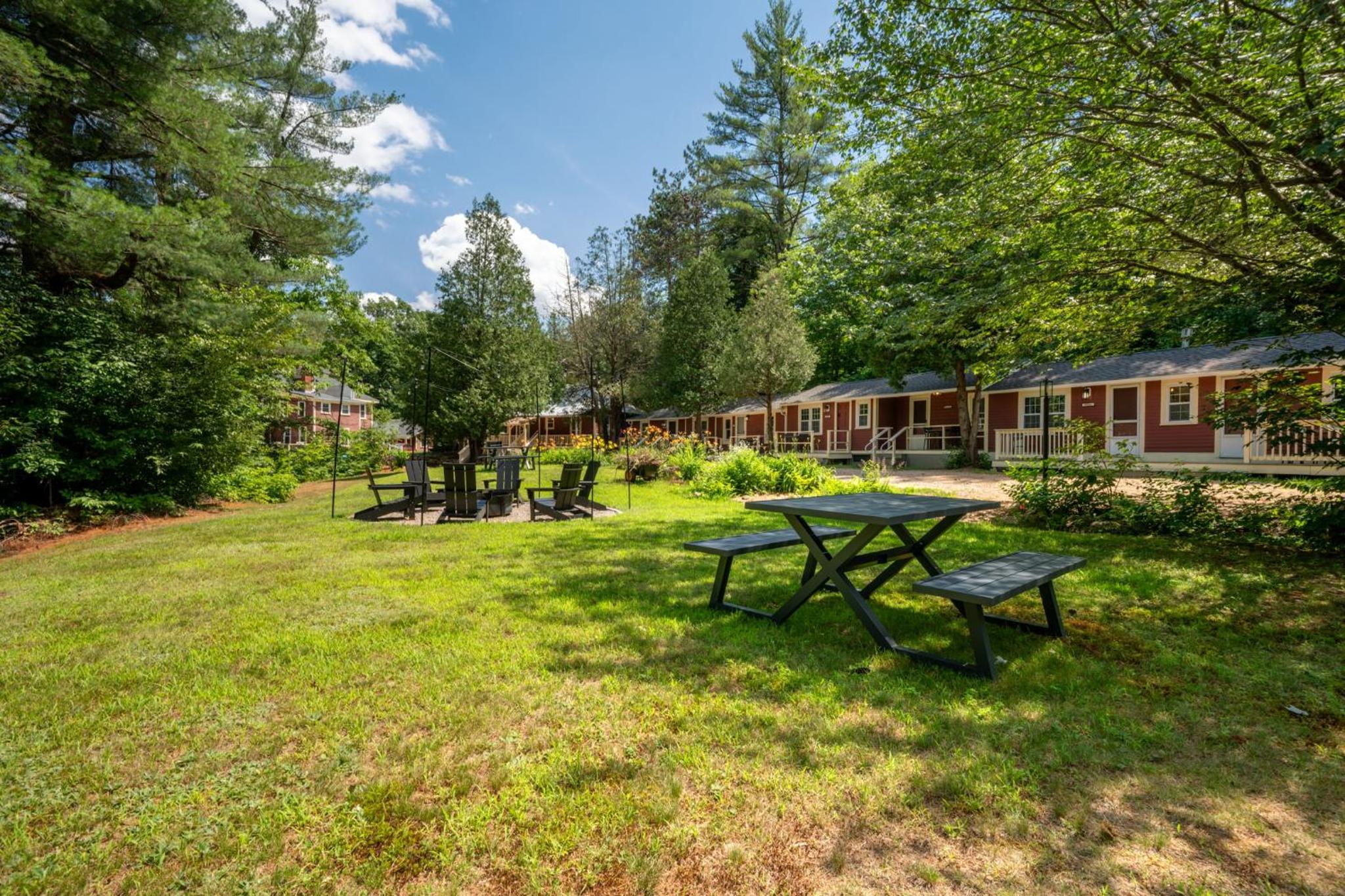 The Aurora Inn & Cottages