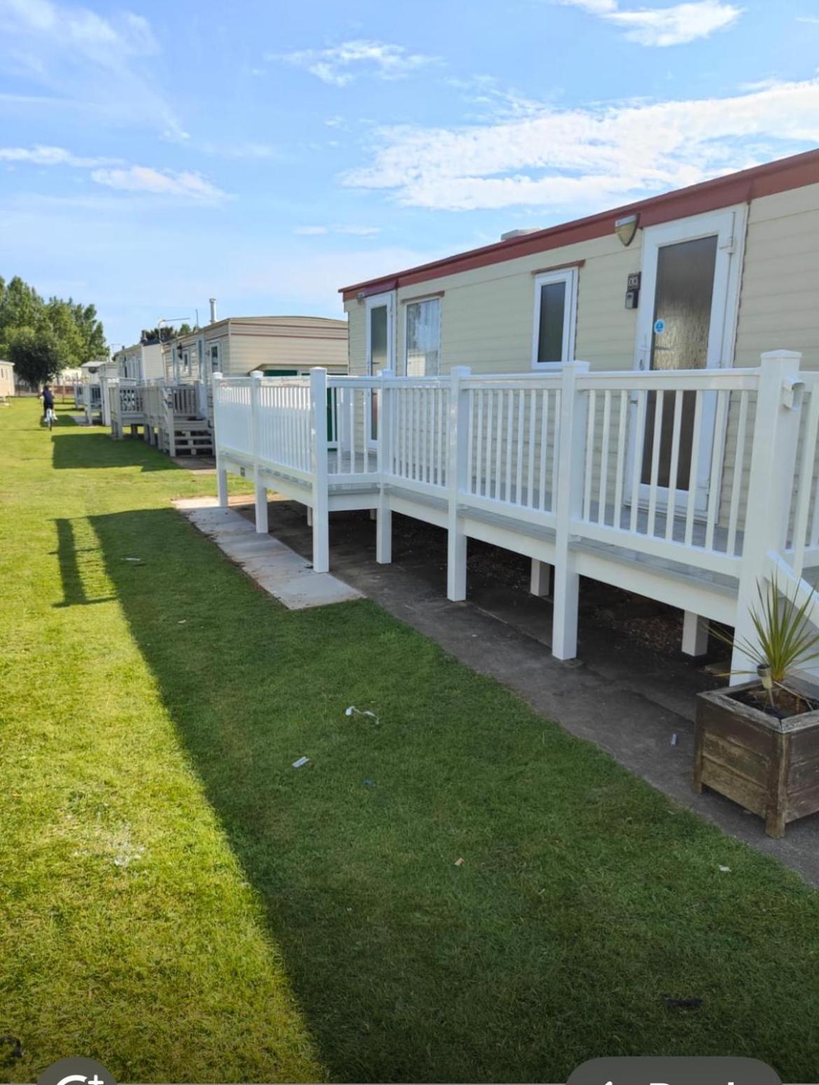 6 BERTH CARAVAN S18 GOLDEN PALM view 2