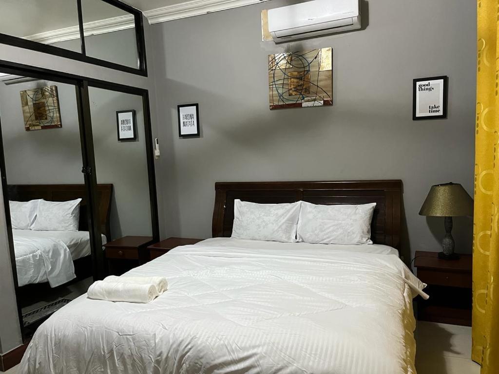Queens one bedroom Apartment view 5