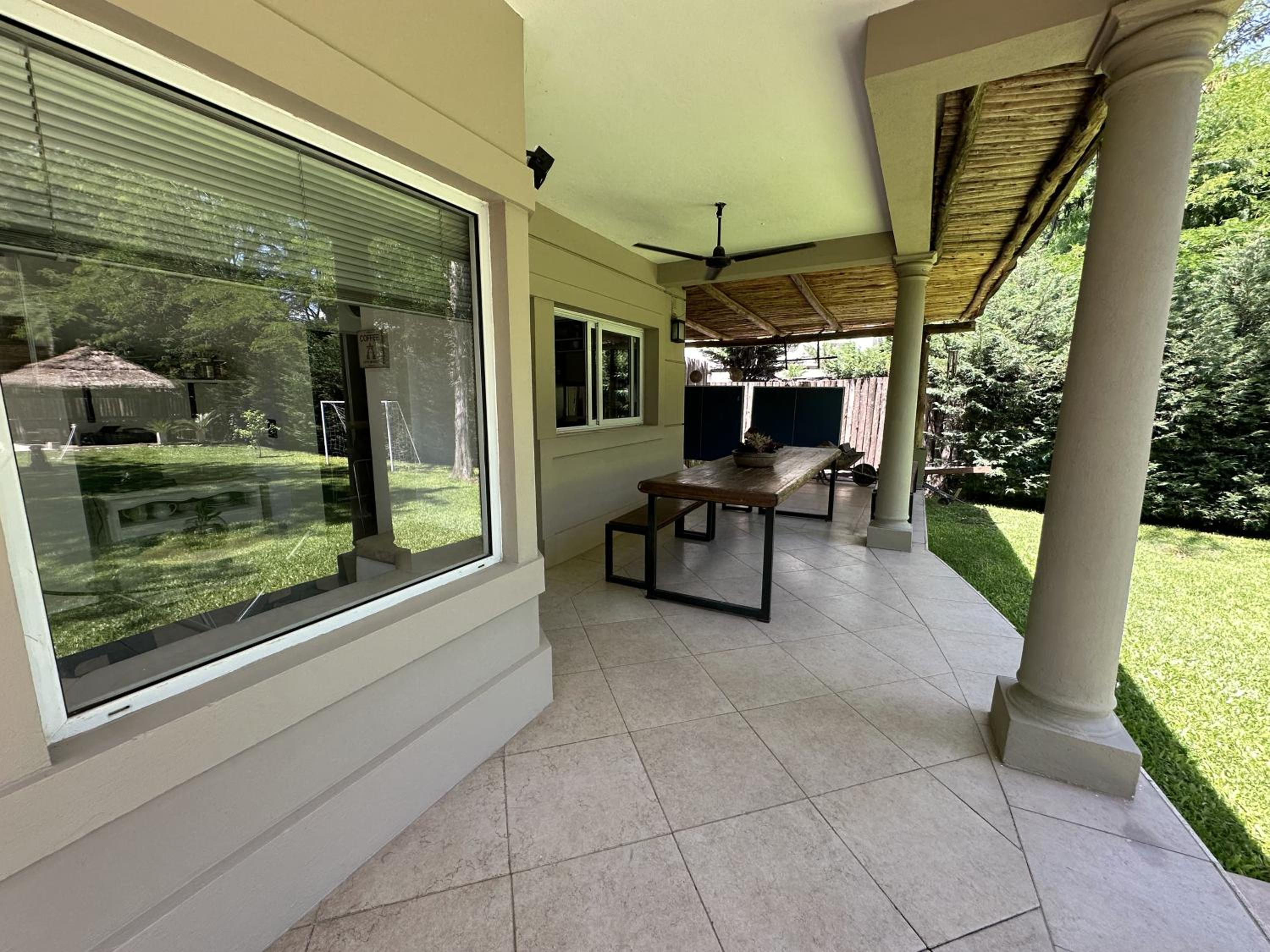 Excelente Casa en Country, Gran Parque y Piscina!