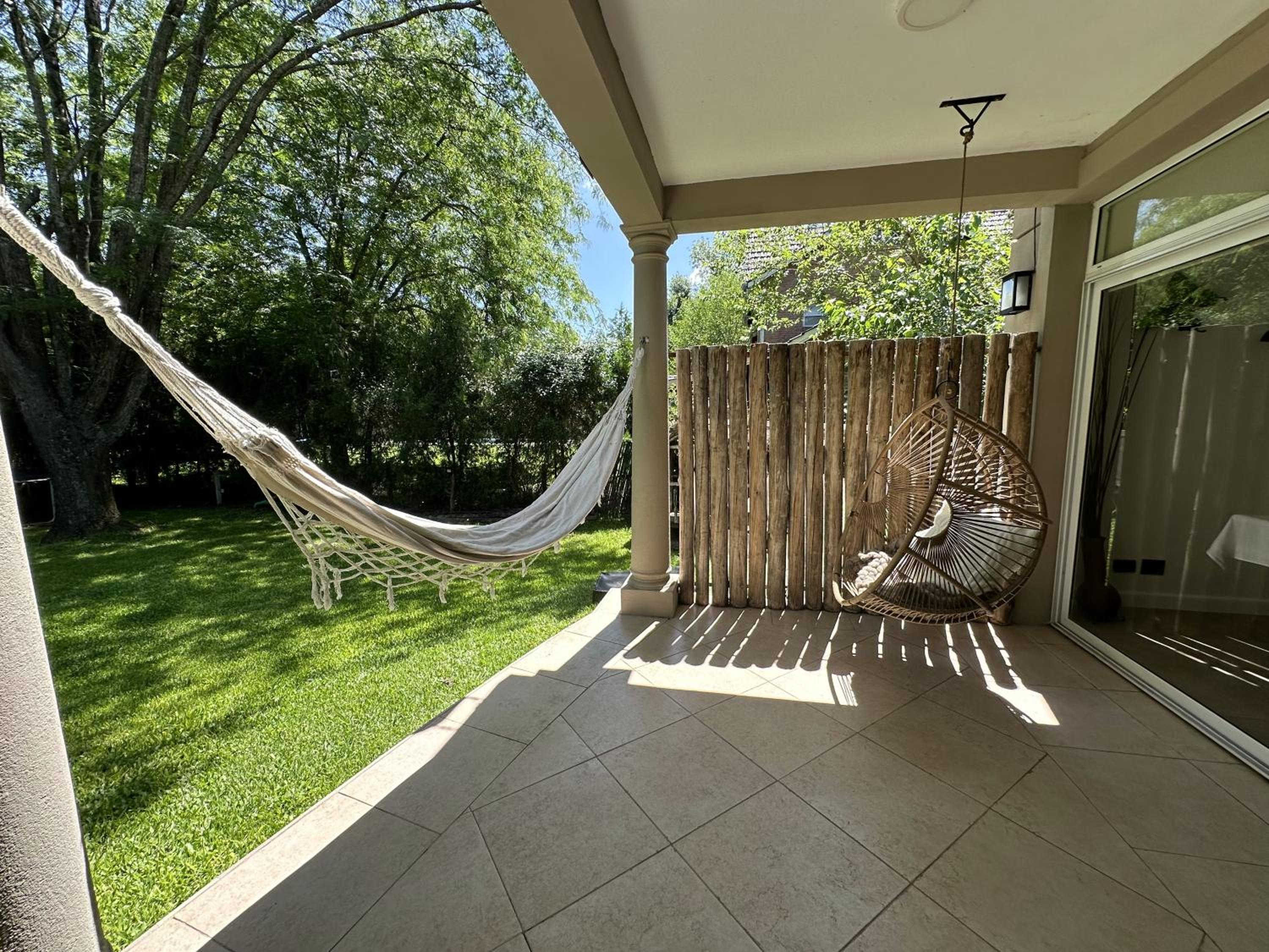 Excelente Casa en Country, Gran Parque y Piscina!