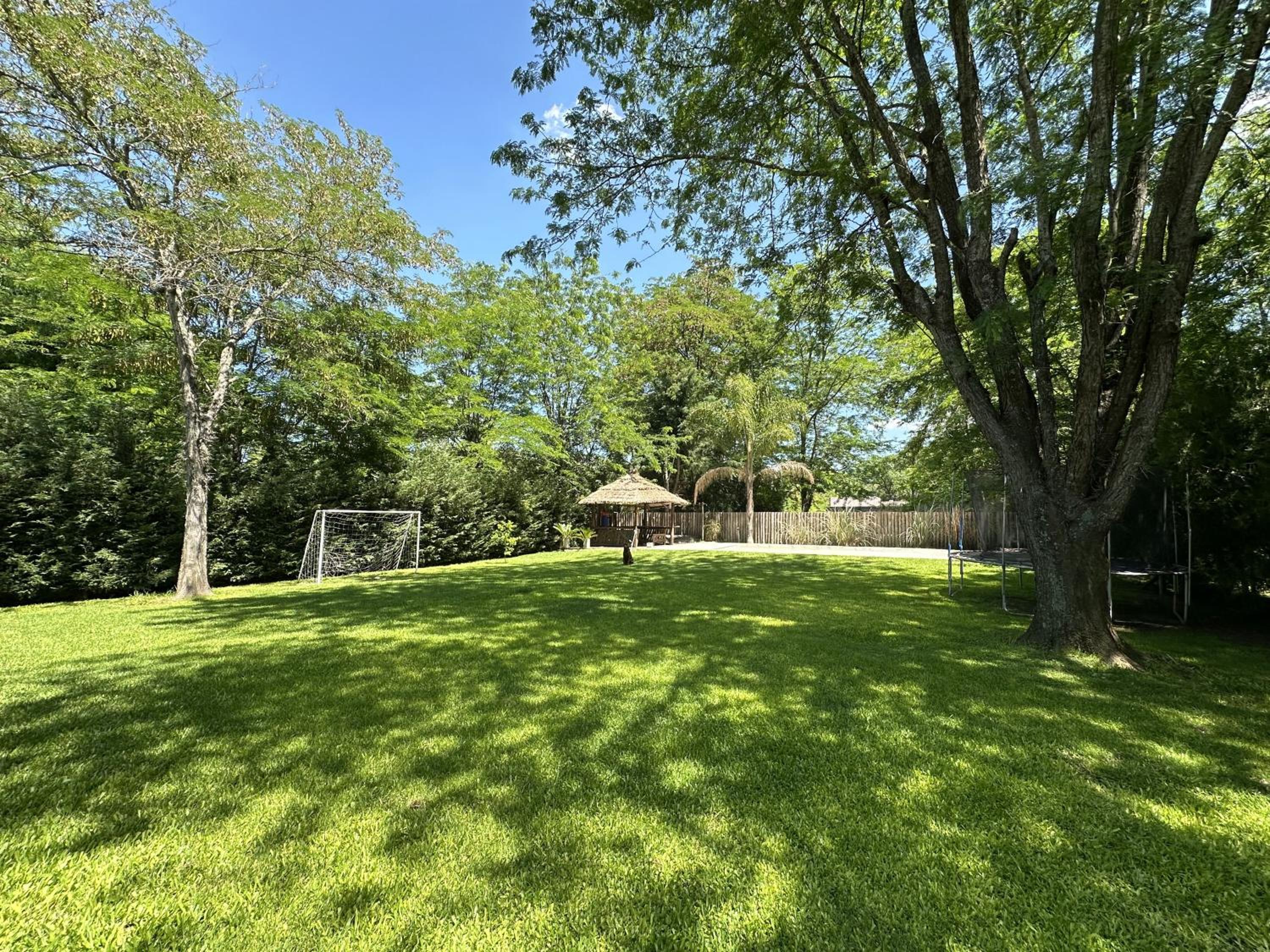 Excelente Casa en Country, Gran Parque y Piscina!