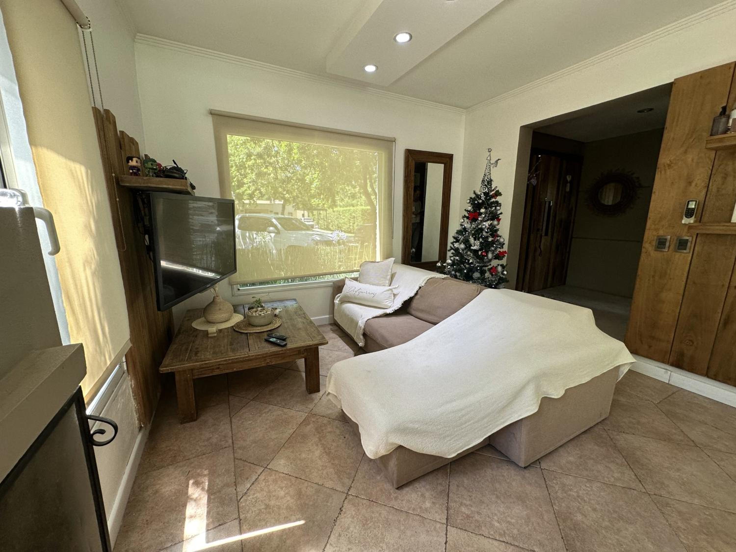 Excelente Casa en Country, Gran Parque y Piscina!