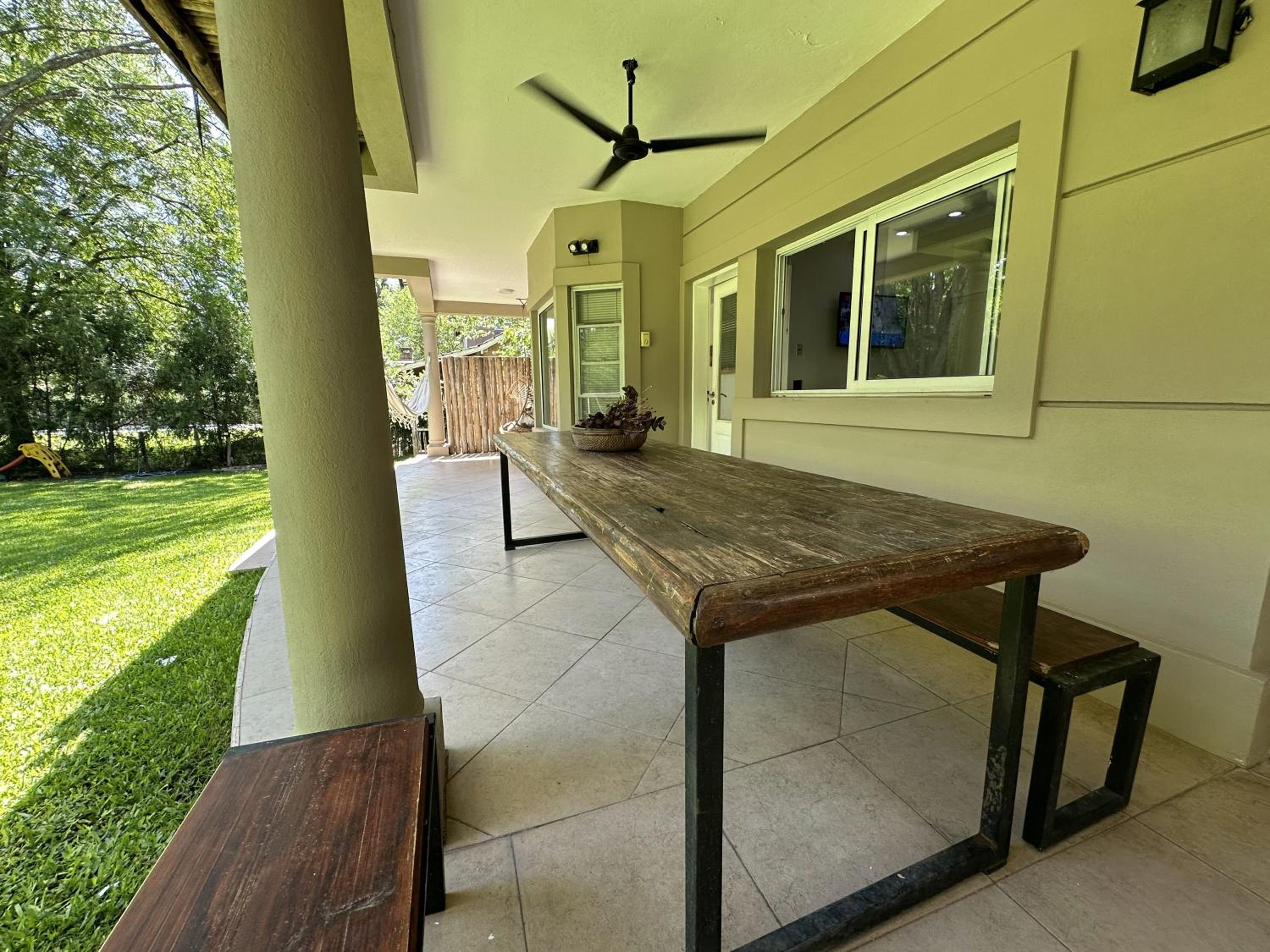 Excelente Casa en Country, Gran Parque y Piscina!