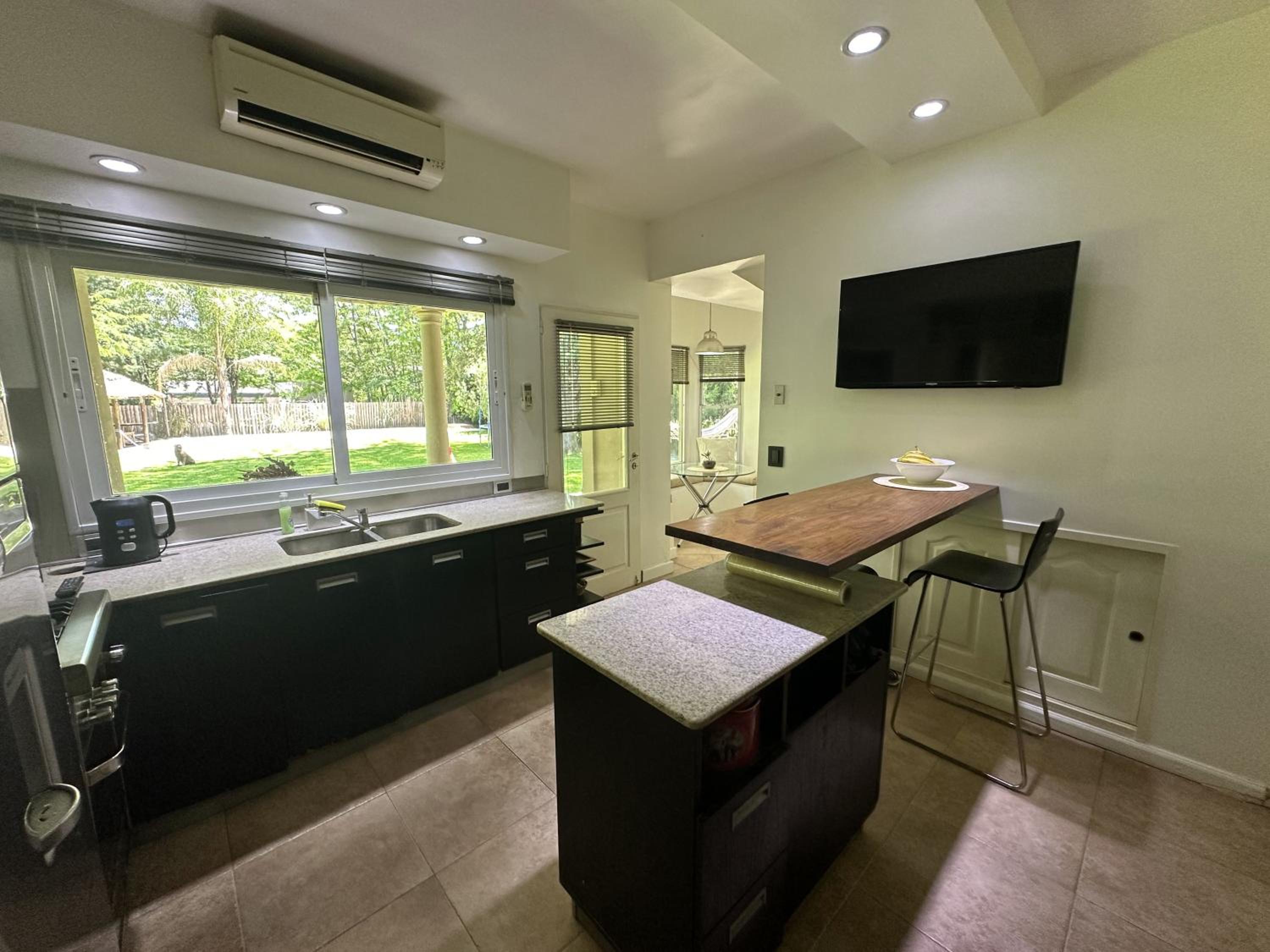 Excelente Casa en Country, Gran Parque y Piscina!