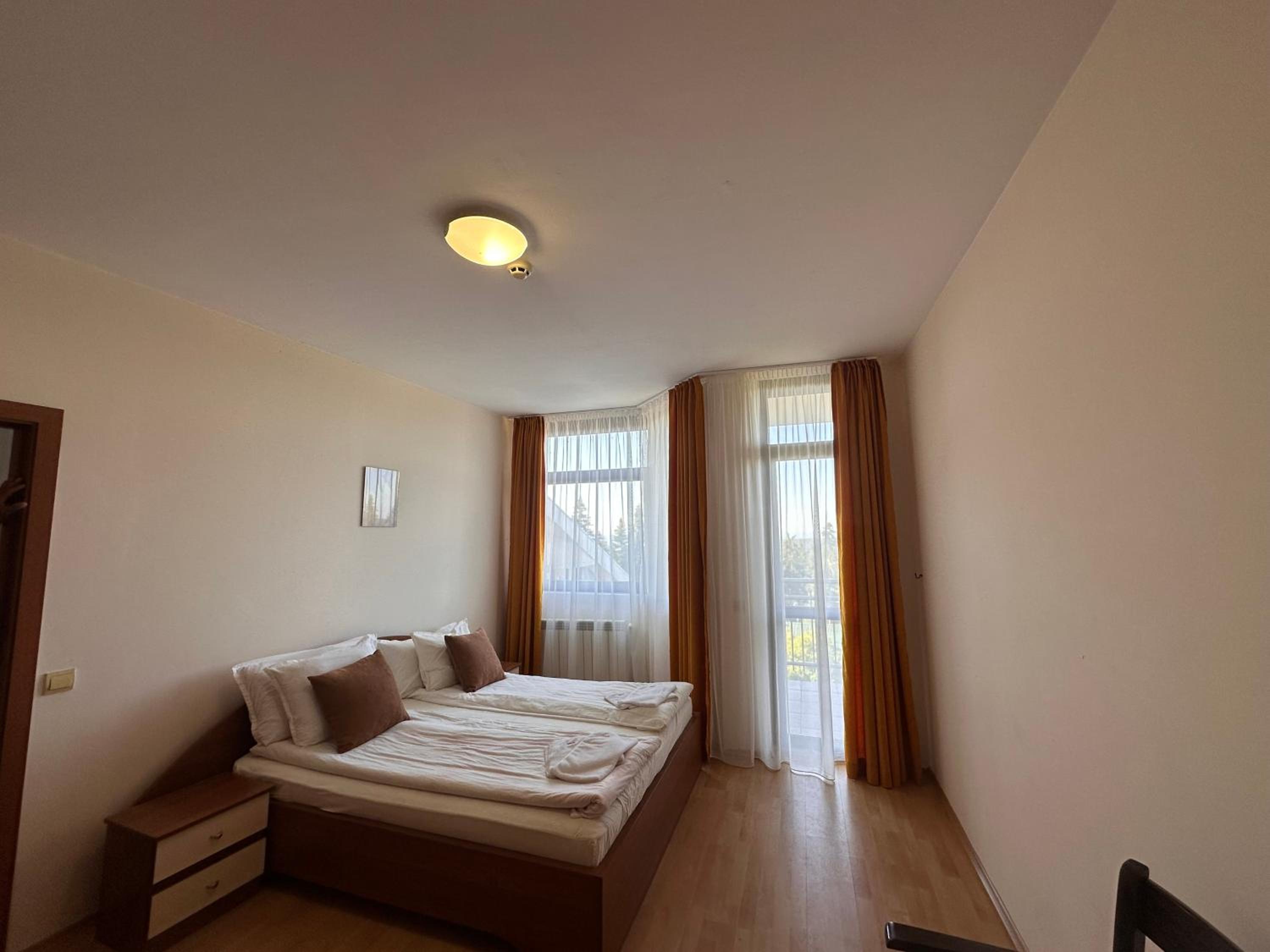 Large size apartment sleep 6 in Flora main building