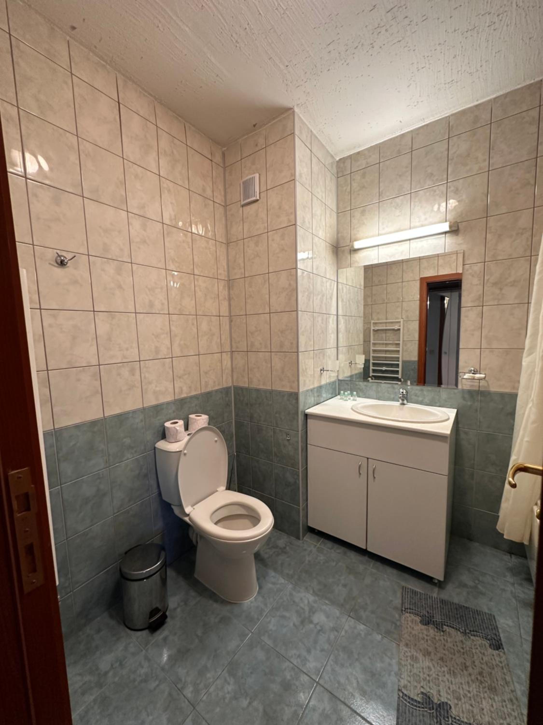 Large size apartment sleep 6 in Flora main building