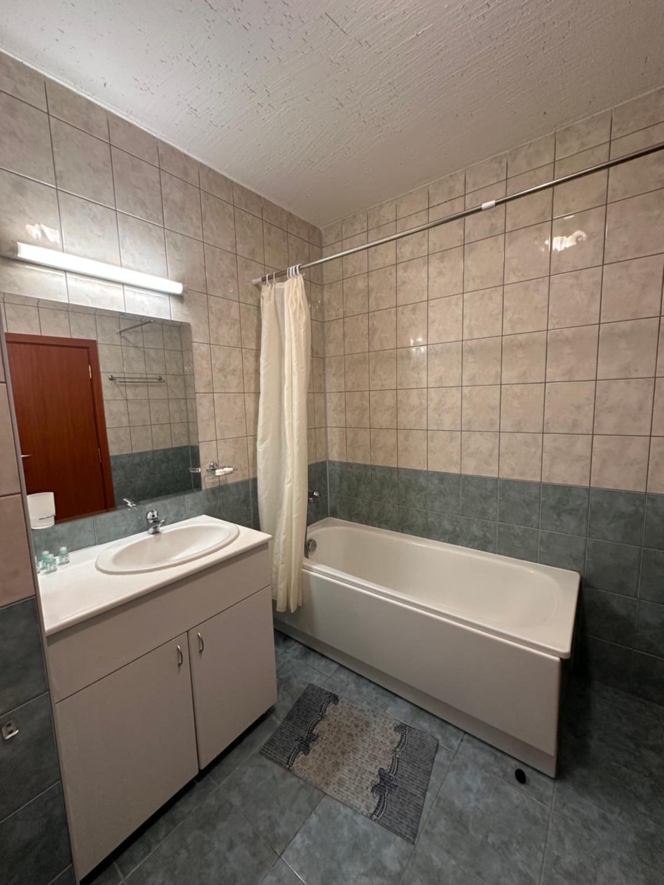 Large size apartment sleep 6 in Flora main building