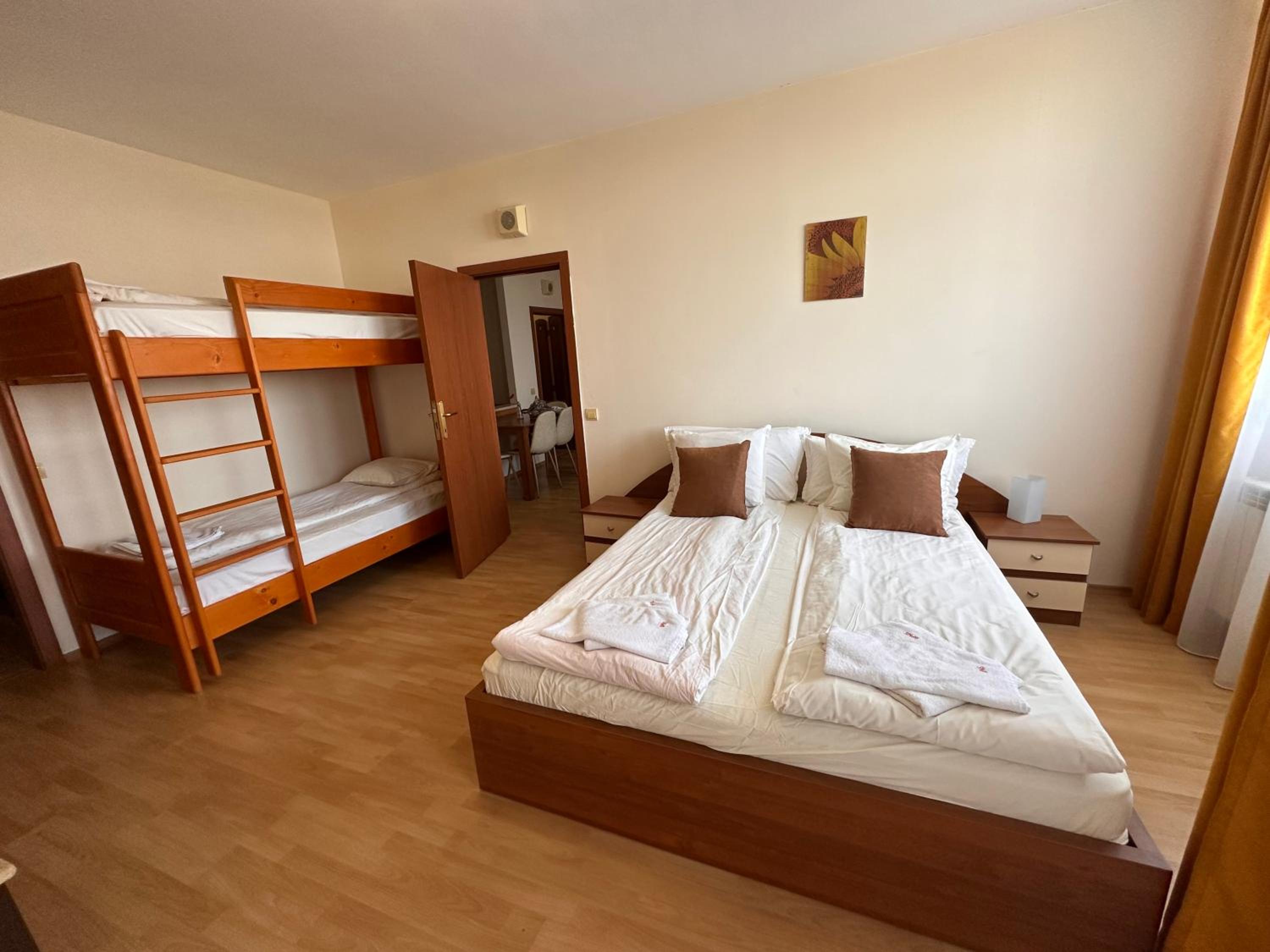 Large size apartment sleep 6 in Flora main building