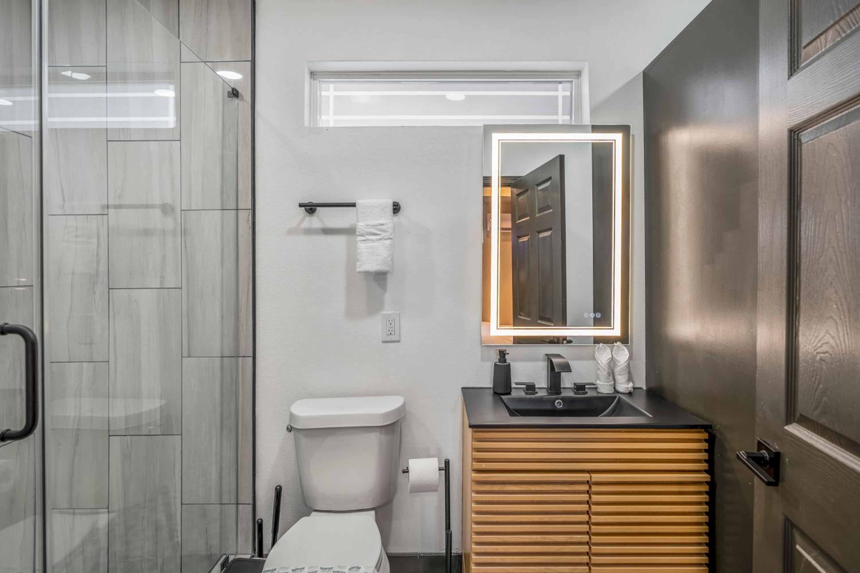 HTX Ultra Hotel Suite #2 view 2