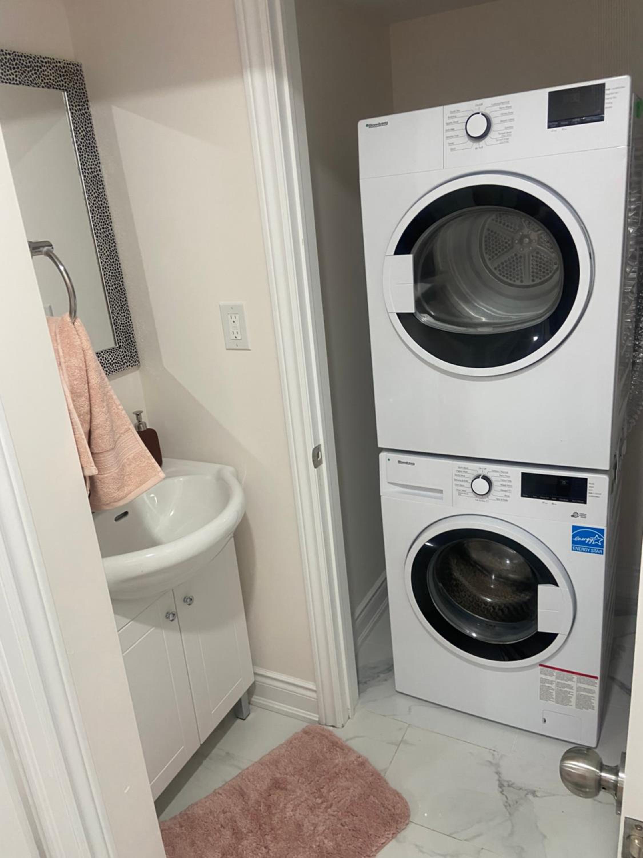 Beautiful 2-bedroom basement apartment in center of Milton
