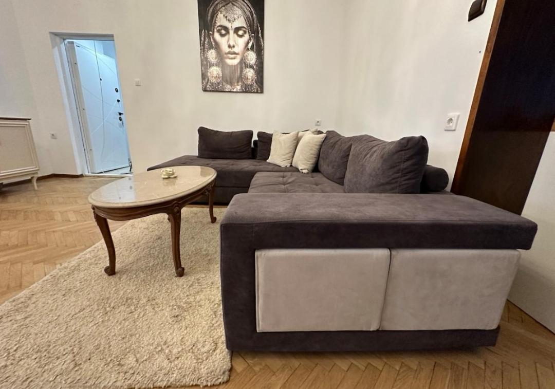Apartament 86