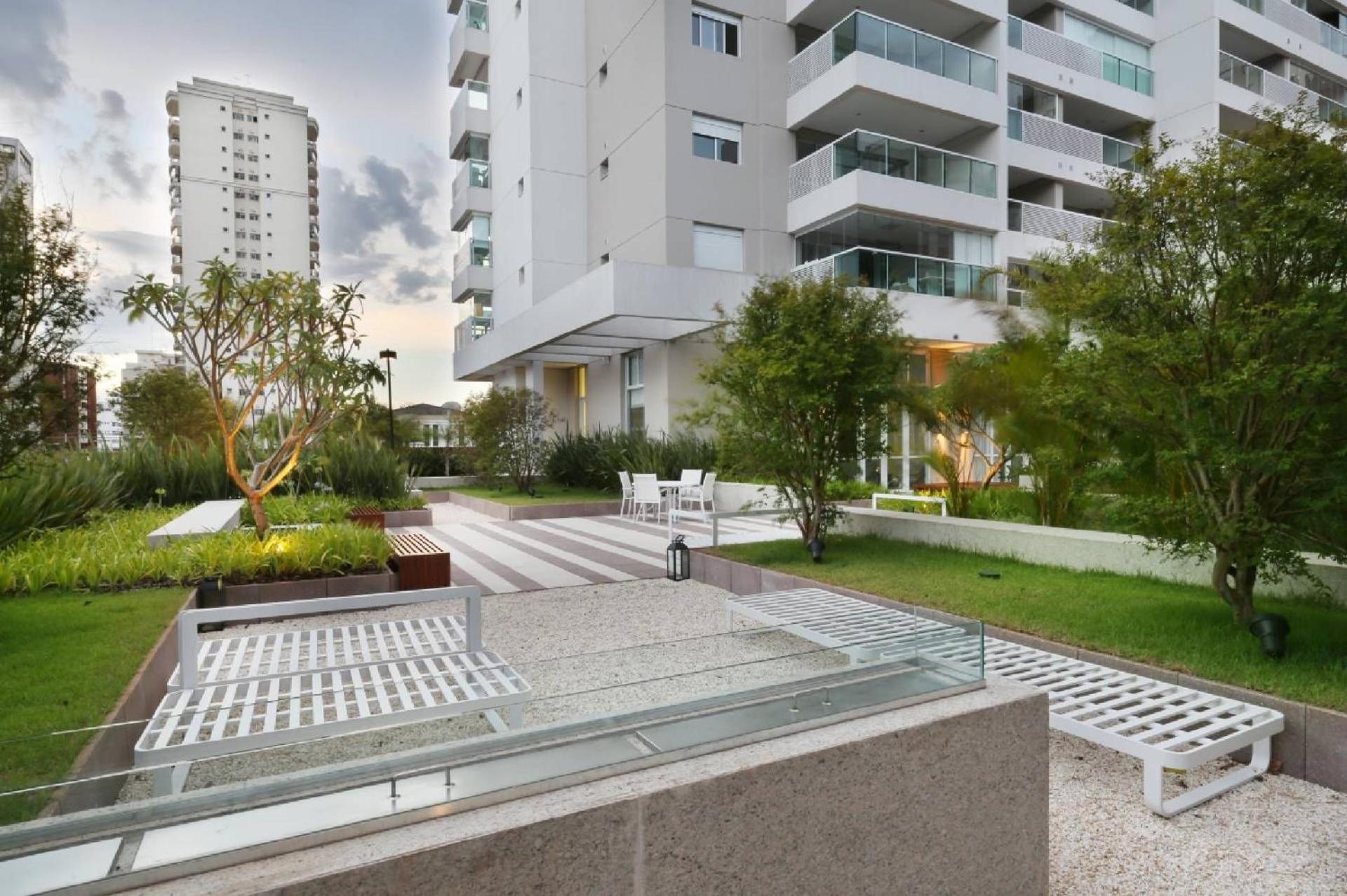 Apartamento no Brooklin p/ 4 pessoas com garagem.