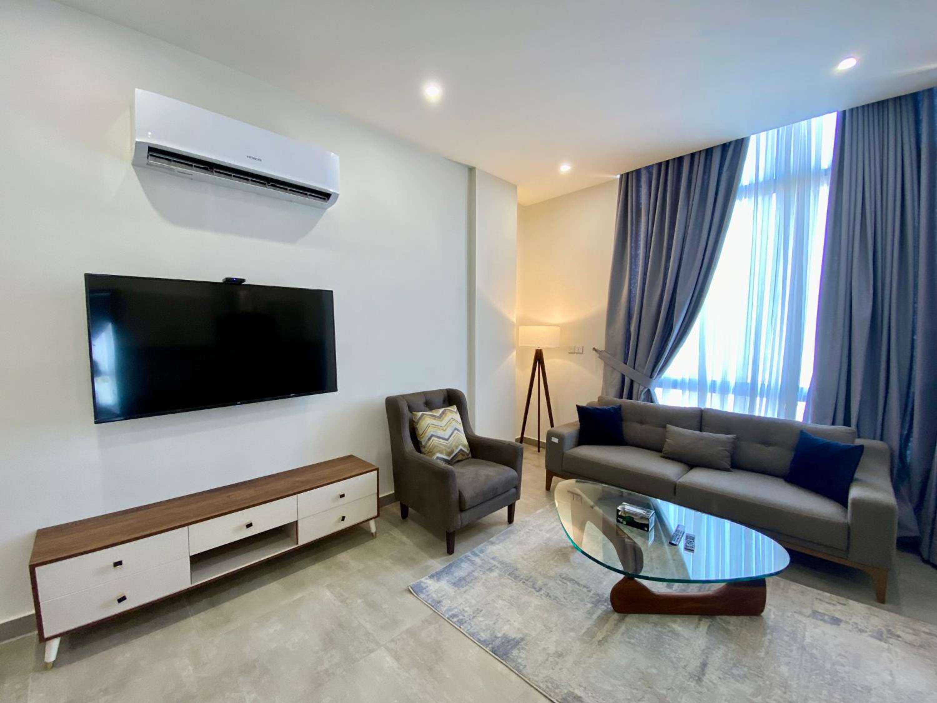 Skypark One Gulberg - Apartments by Superhost