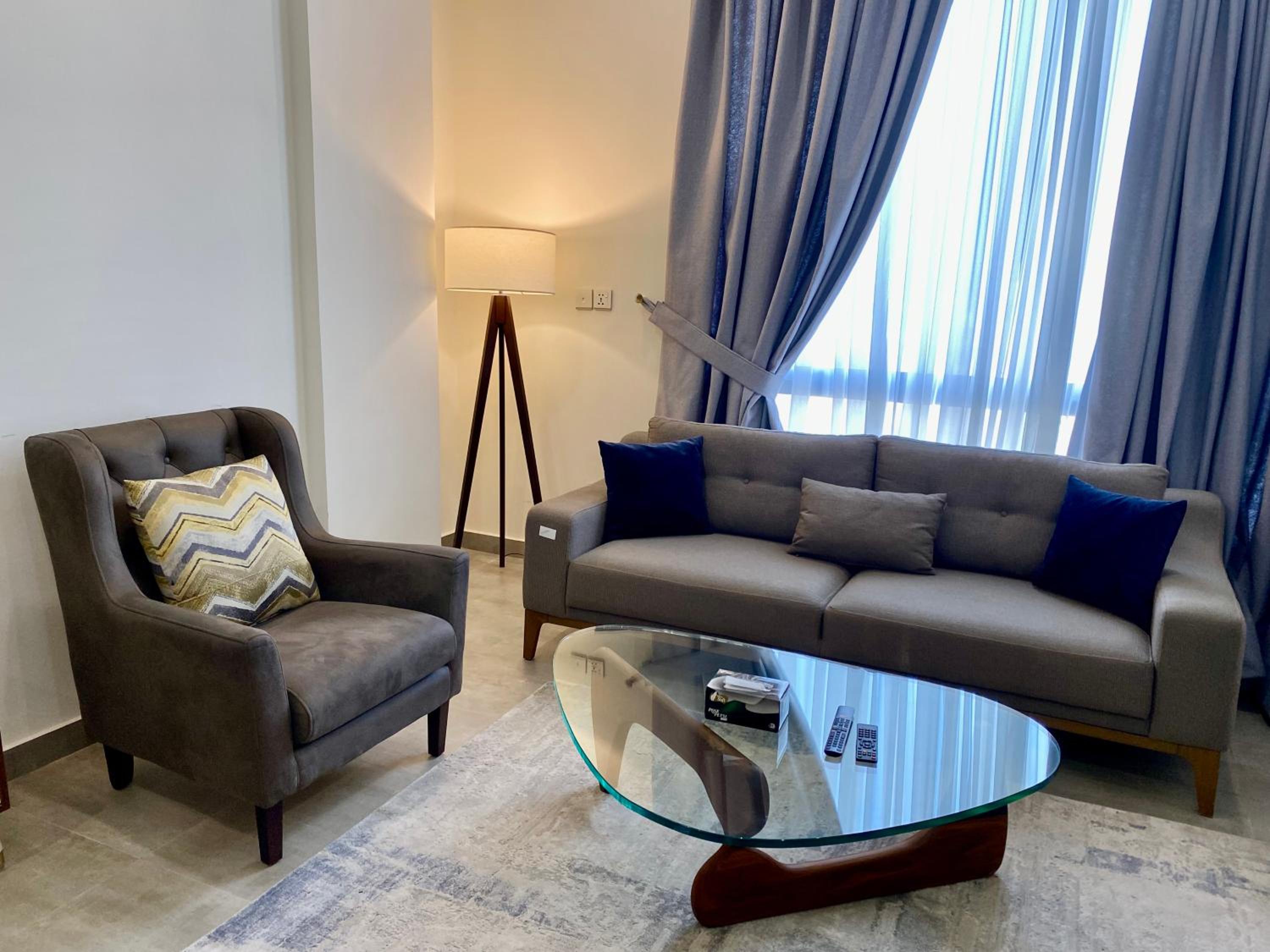 Skypark One Gulberg - Apartments by Superhost