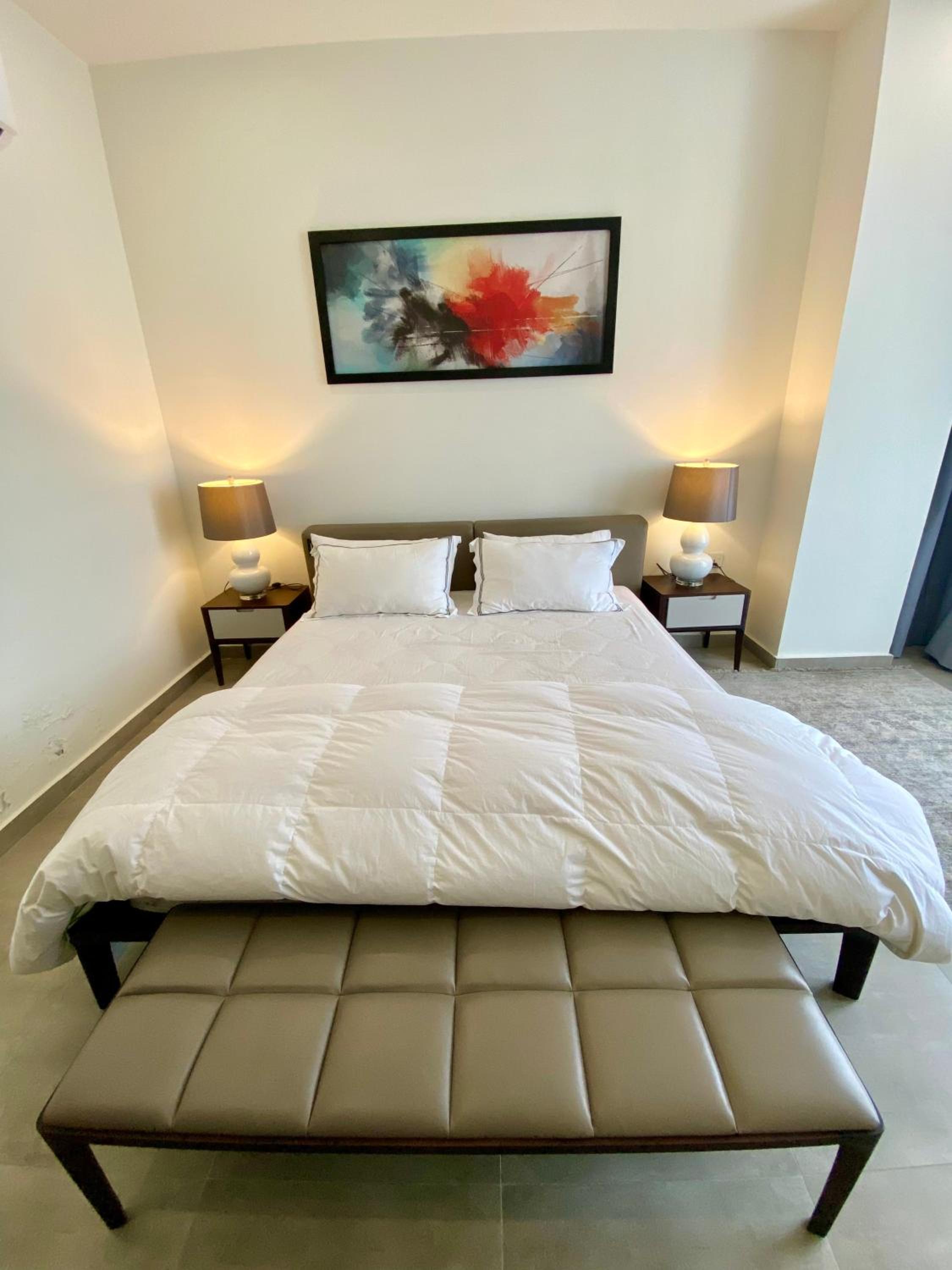 Skypark One Gulberg - Apartments by Superhost