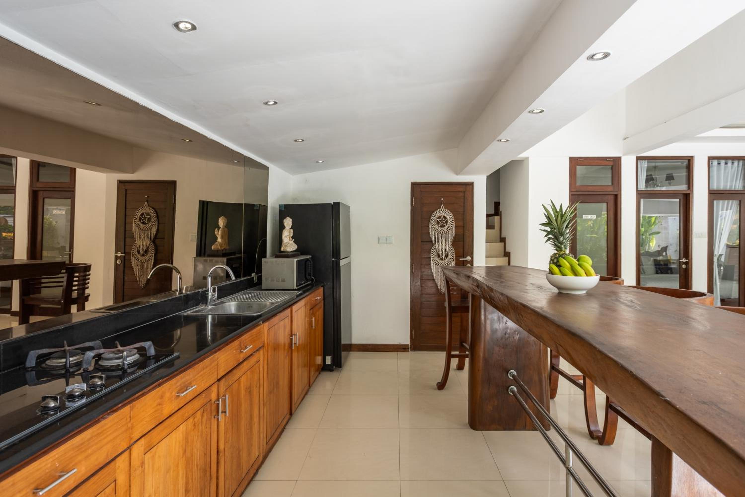 3 BR Villa in d' centre Seminyak view 4