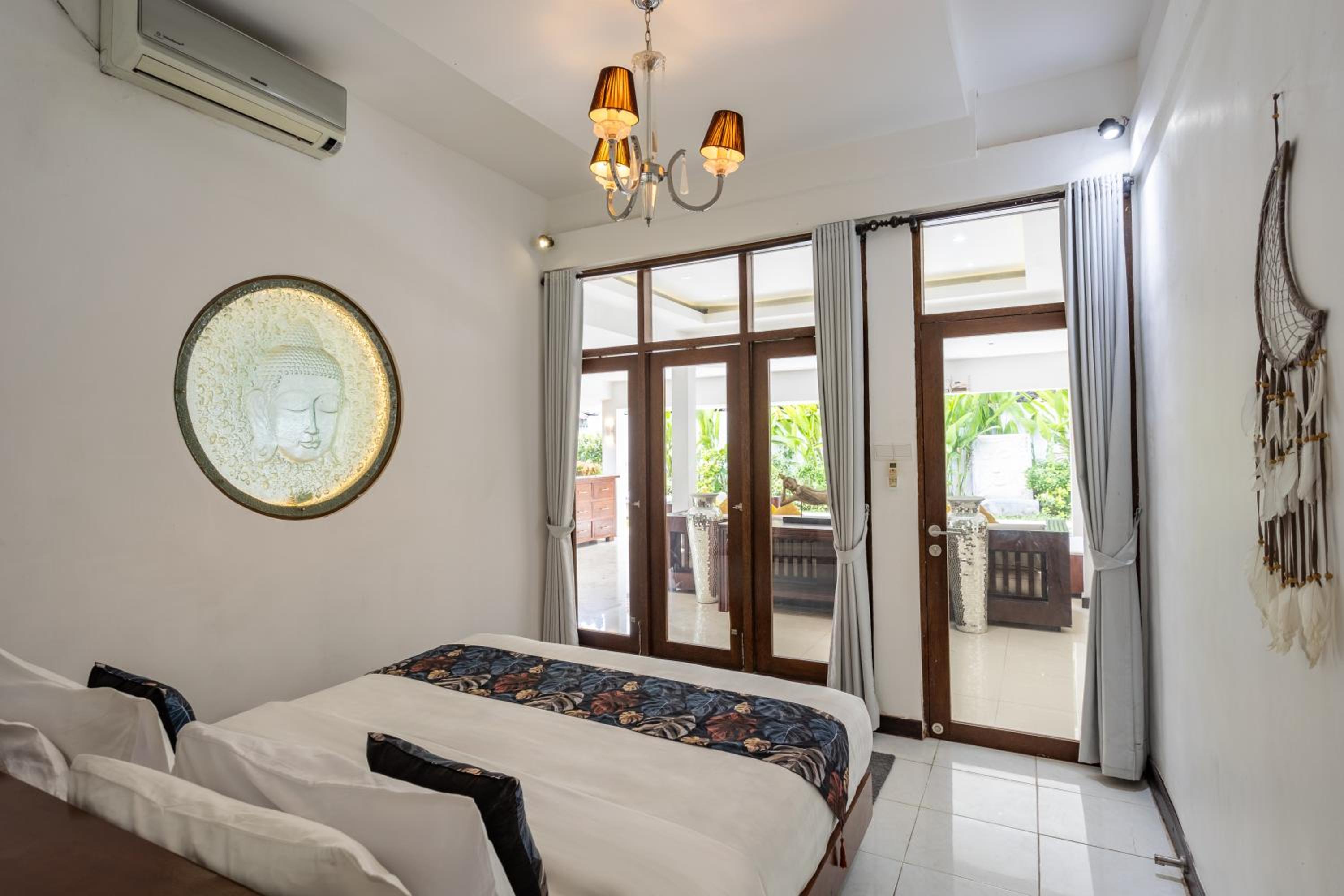 3 BR Villa in d' centre Seminyak view 3
