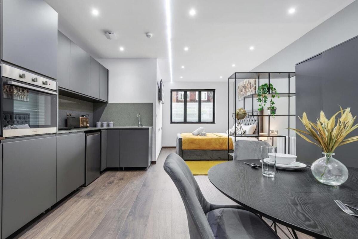 Stylish Studio Apt By Stay Smart Short Lets & Serviced Accommodation Woodstock With Free WiFi