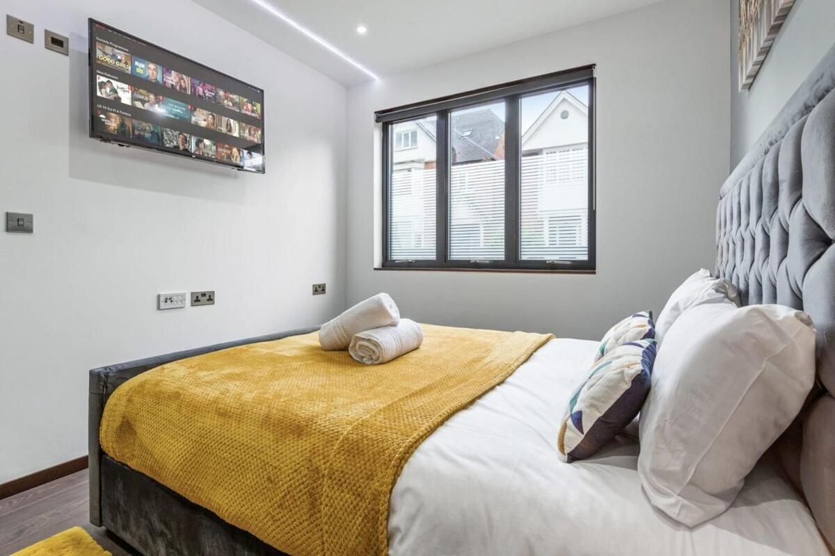 Stylish Studio Apt By Stay Smart Short Lets & Serviced Accommodation Woodstock With Free WiFi