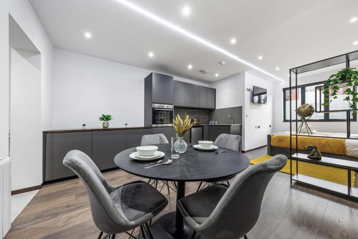 Stylish Studio Apt By Stay Smart Short Lets & Serviced Accommodation Woodstock With Free WiFi