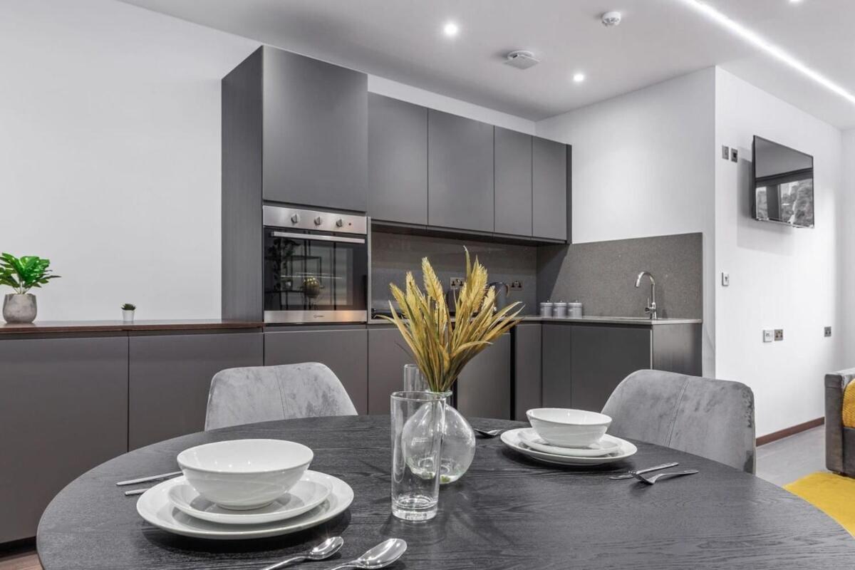 Stylish Studio Apt By Stay Smart Short Lets & Serviced Accommodation Woodstock With Free WiFi