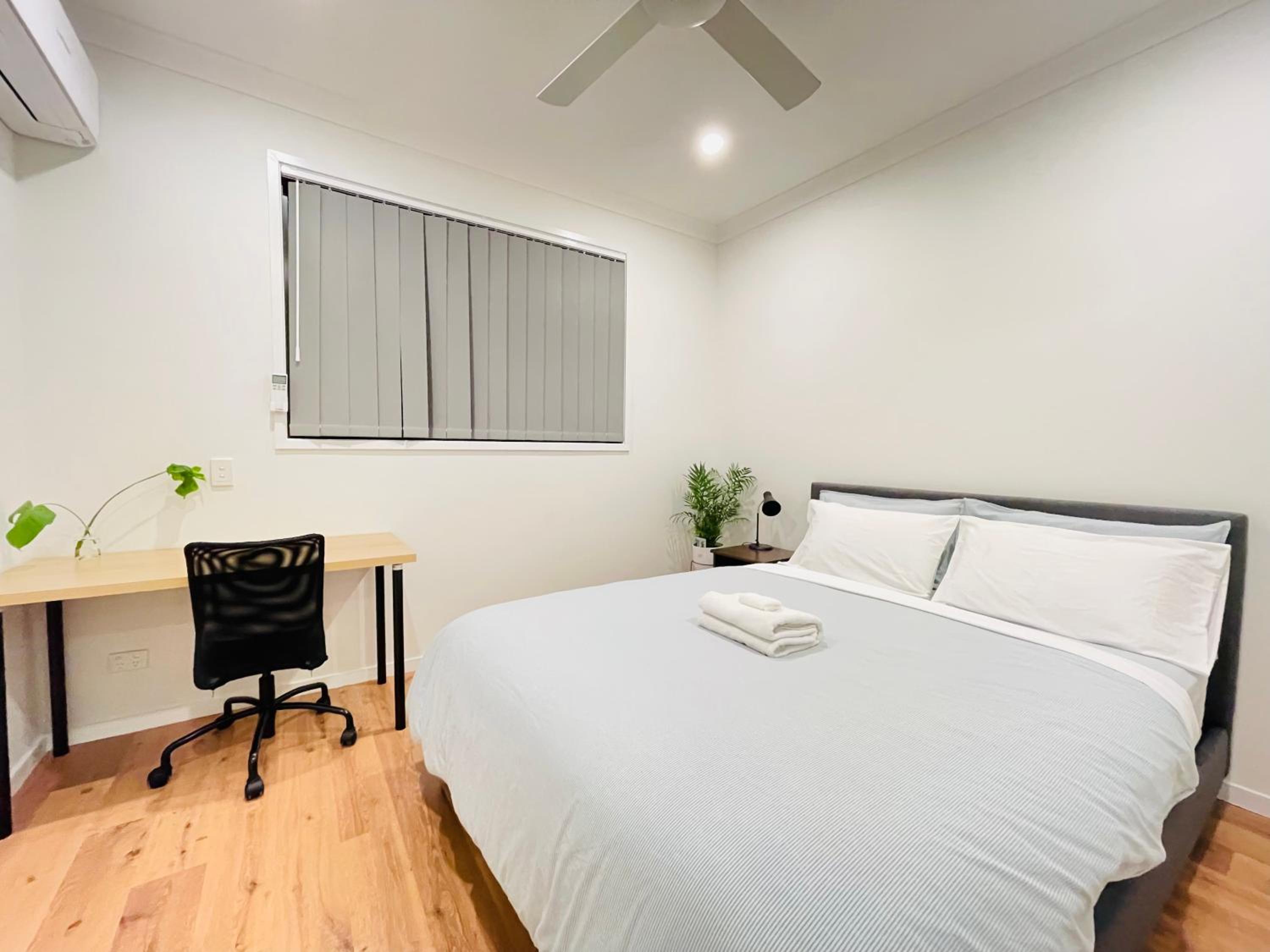 Modern 2 bedrooms House close to QEII hospital & Grifith Uni