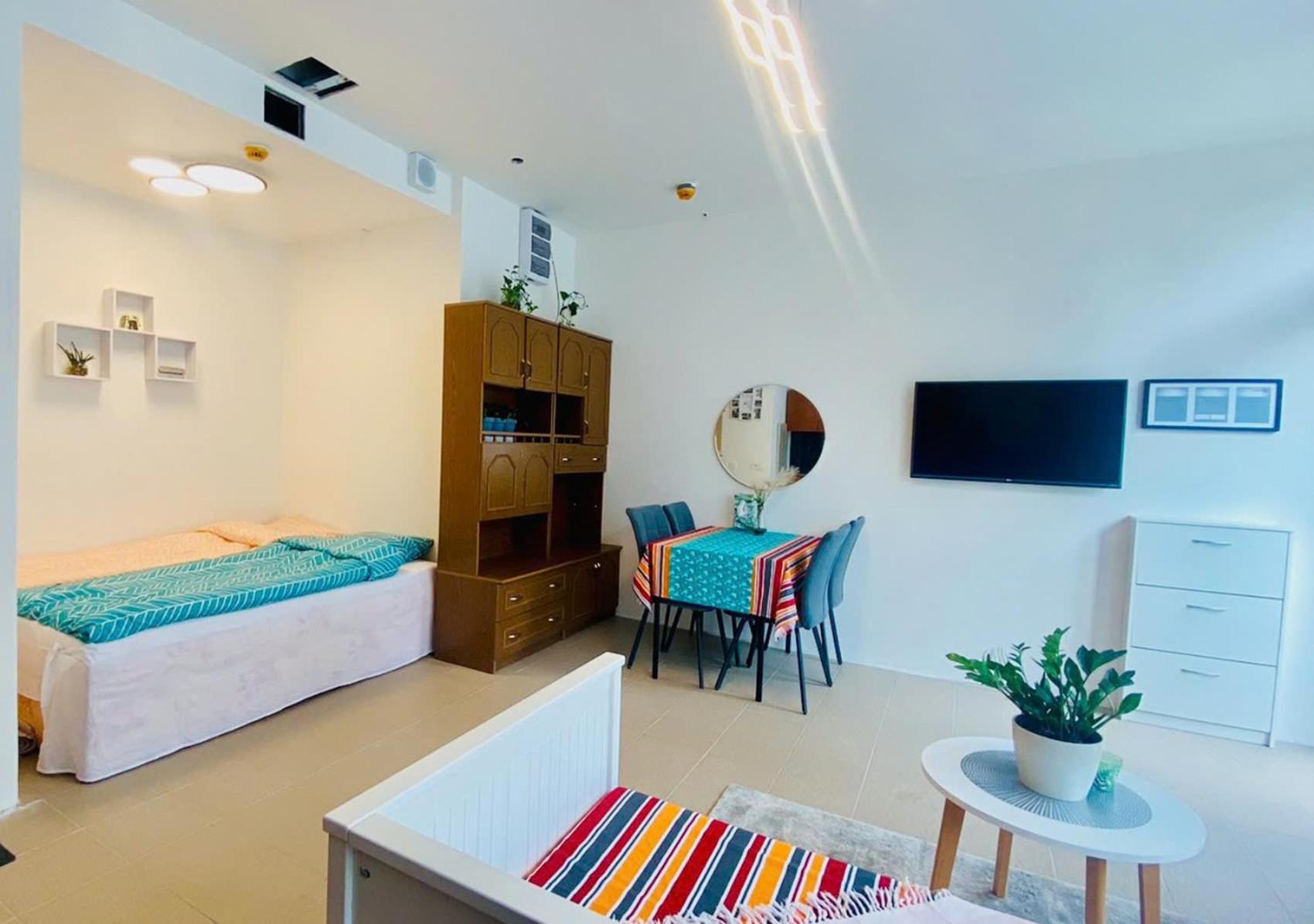 Green Studio Praha 2 l Ground floor Free PARKING