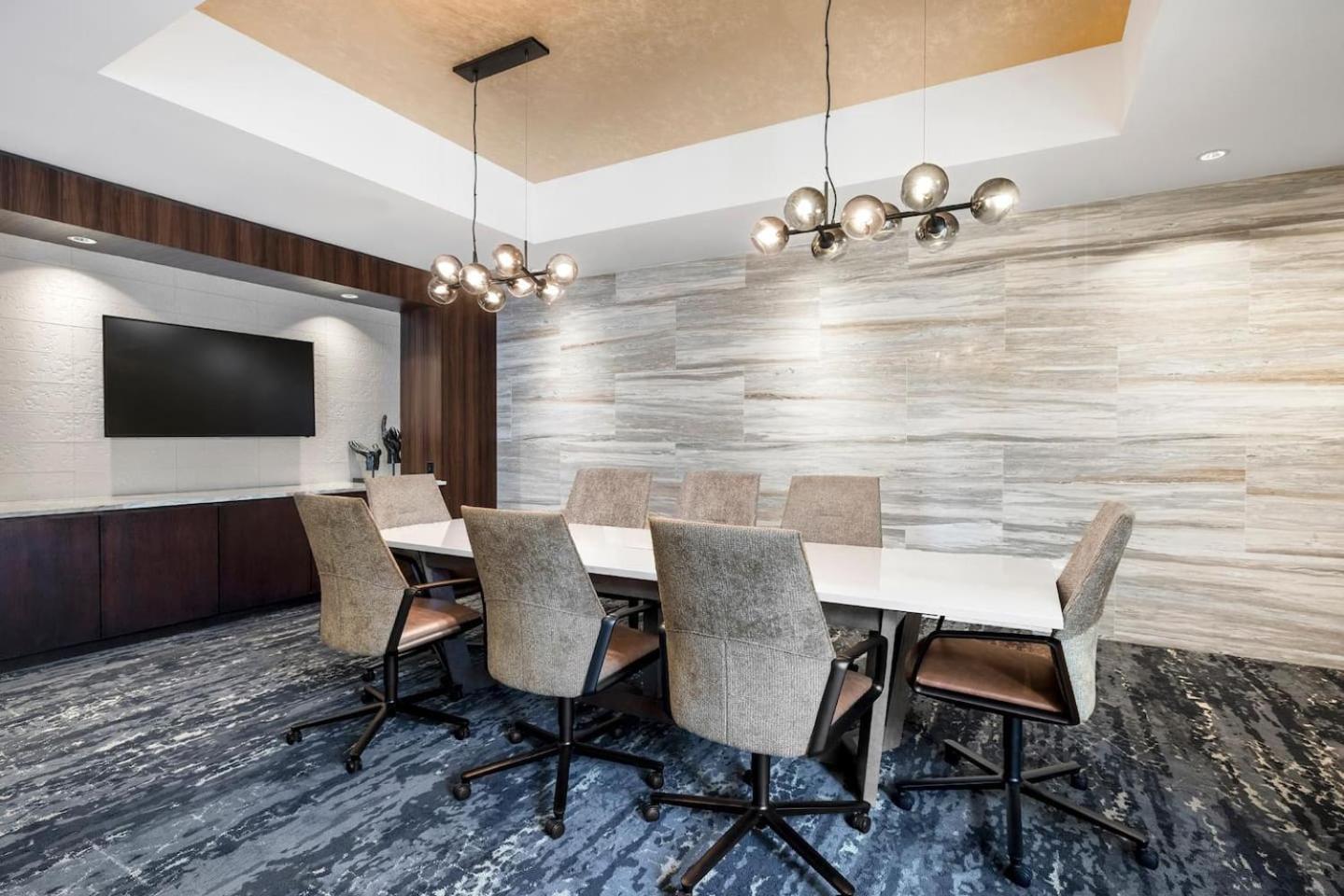 Downtown Philly, Luxury Condo view 3