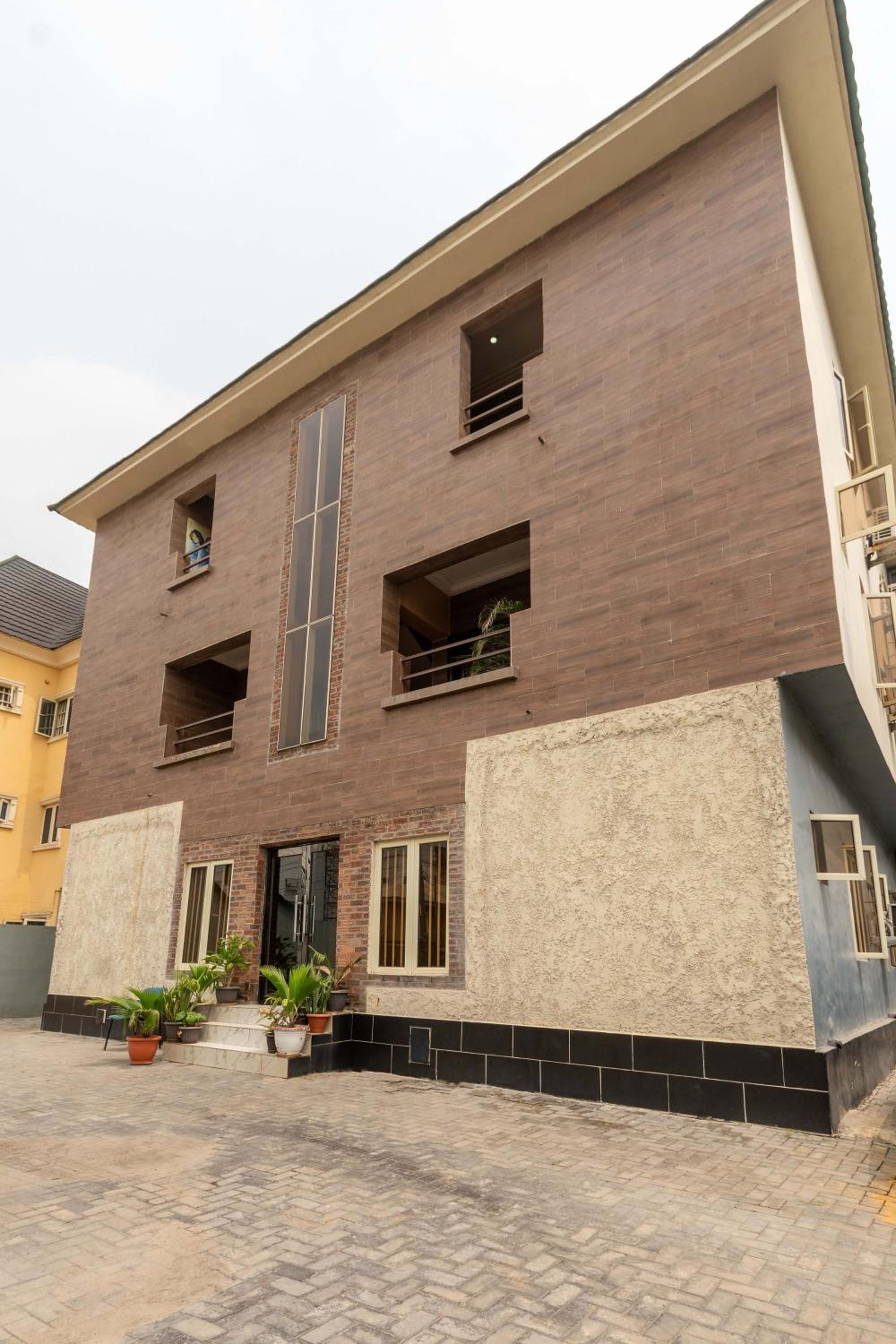 Tastefully furnished 3 bedroom apartment view 3