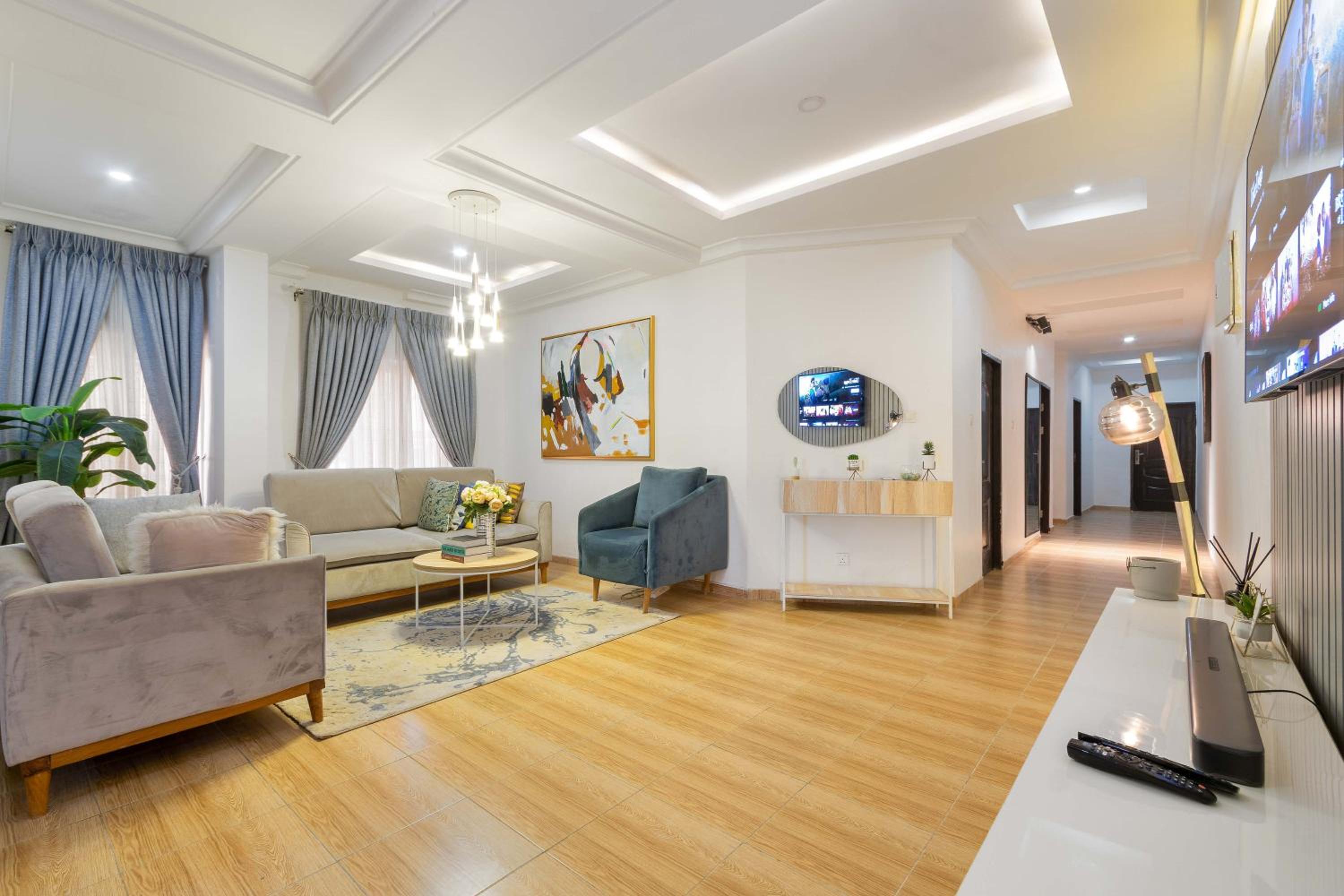 Tastefully furnished 3 bedroom apartment view 5