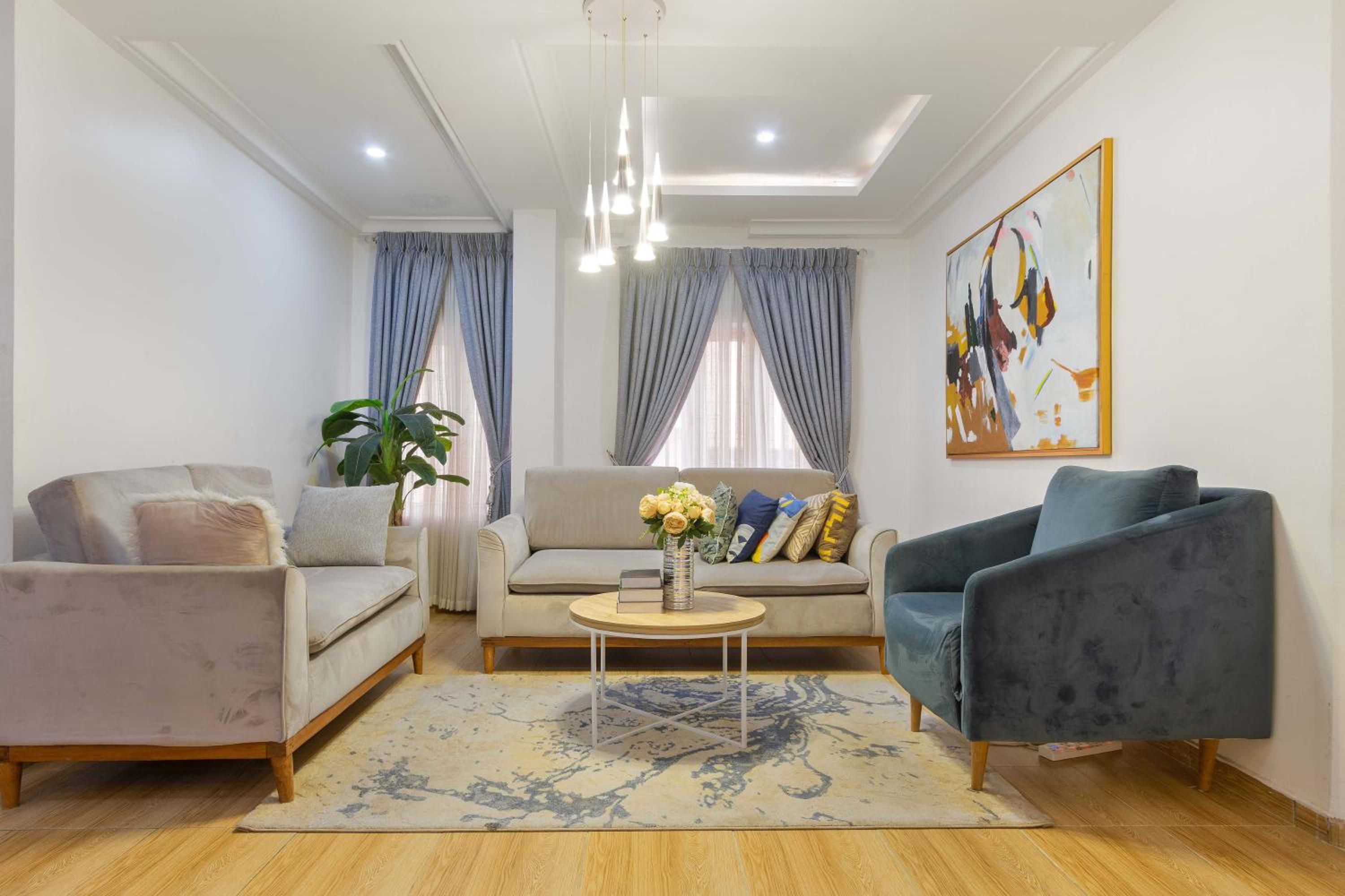 Tastefully furnished 3 bedroom apartment view 4