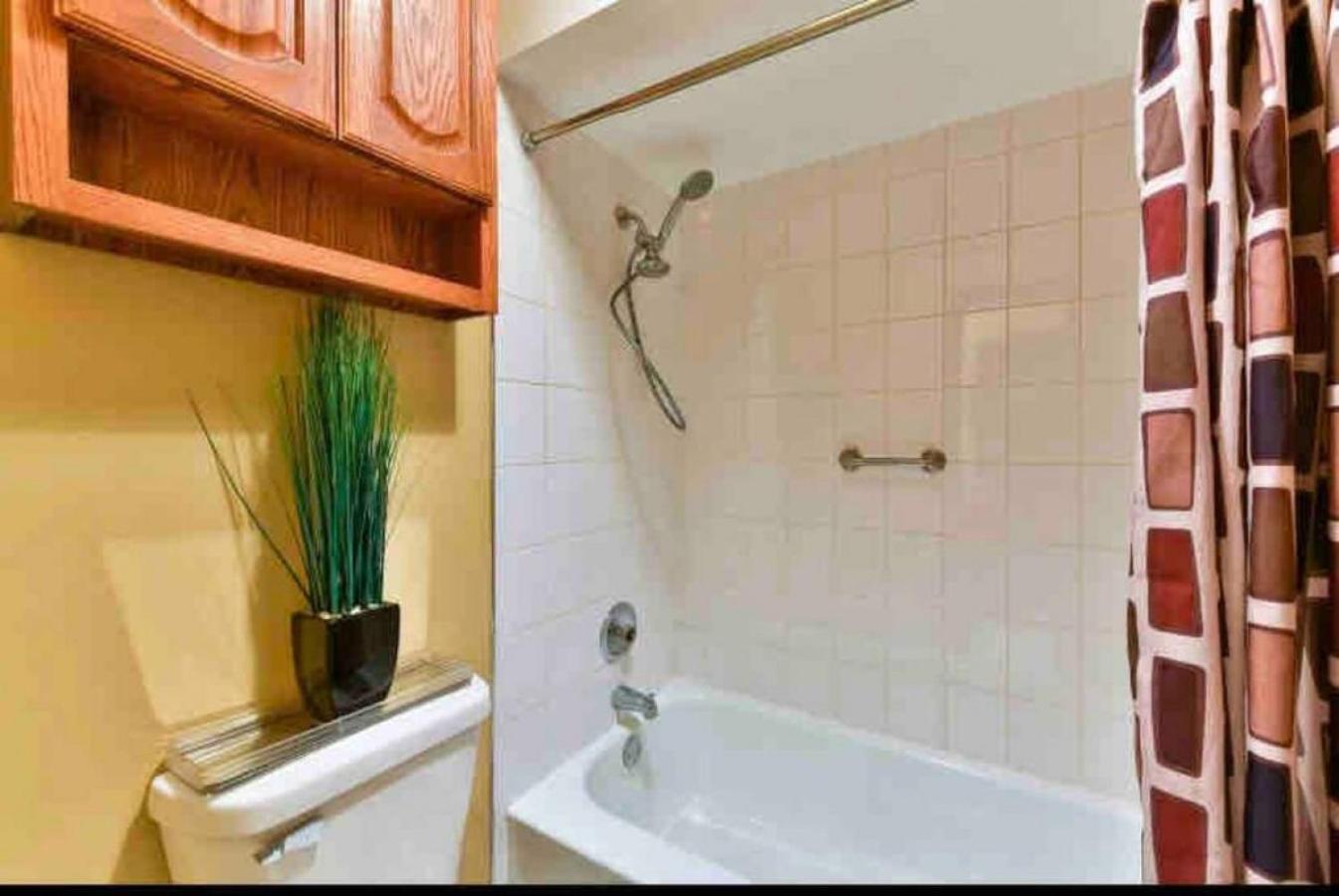 Luxurious Condo in Top Rated Neighborhood