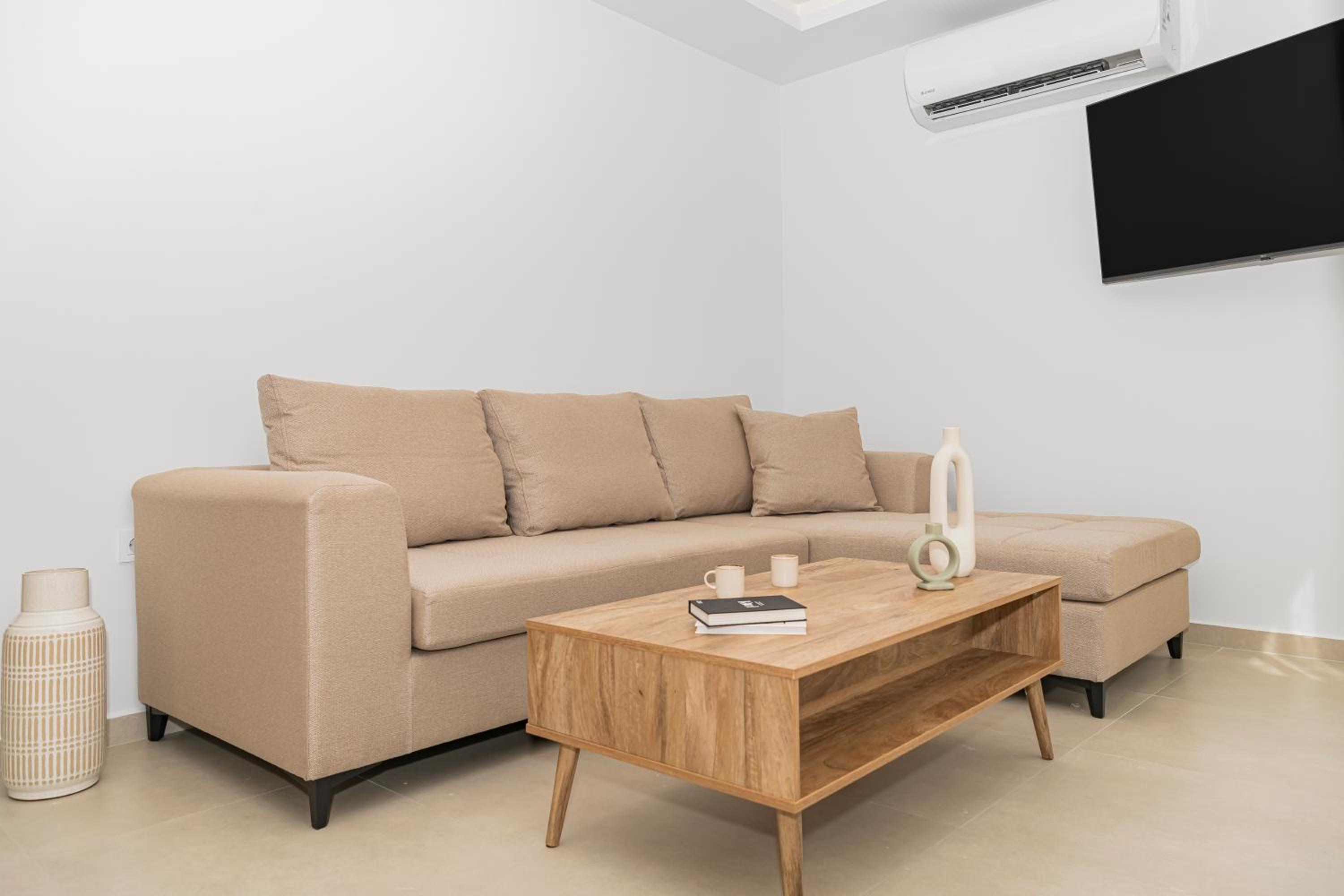 El Legado De Eirini - Modern 3BR House in Makry Gialos