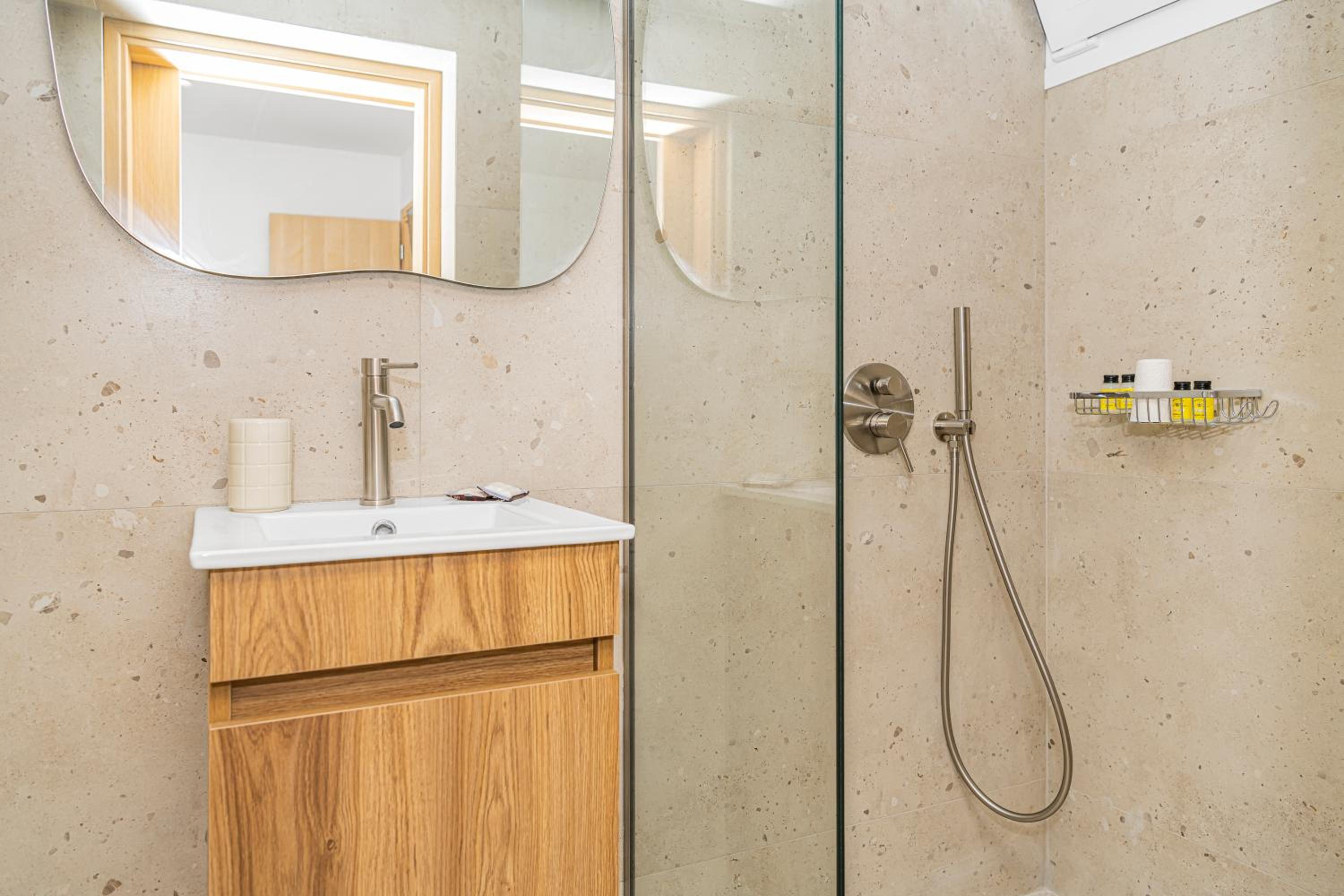 El Legado De Eirini - Modern 3BR House in Makry Gialos
