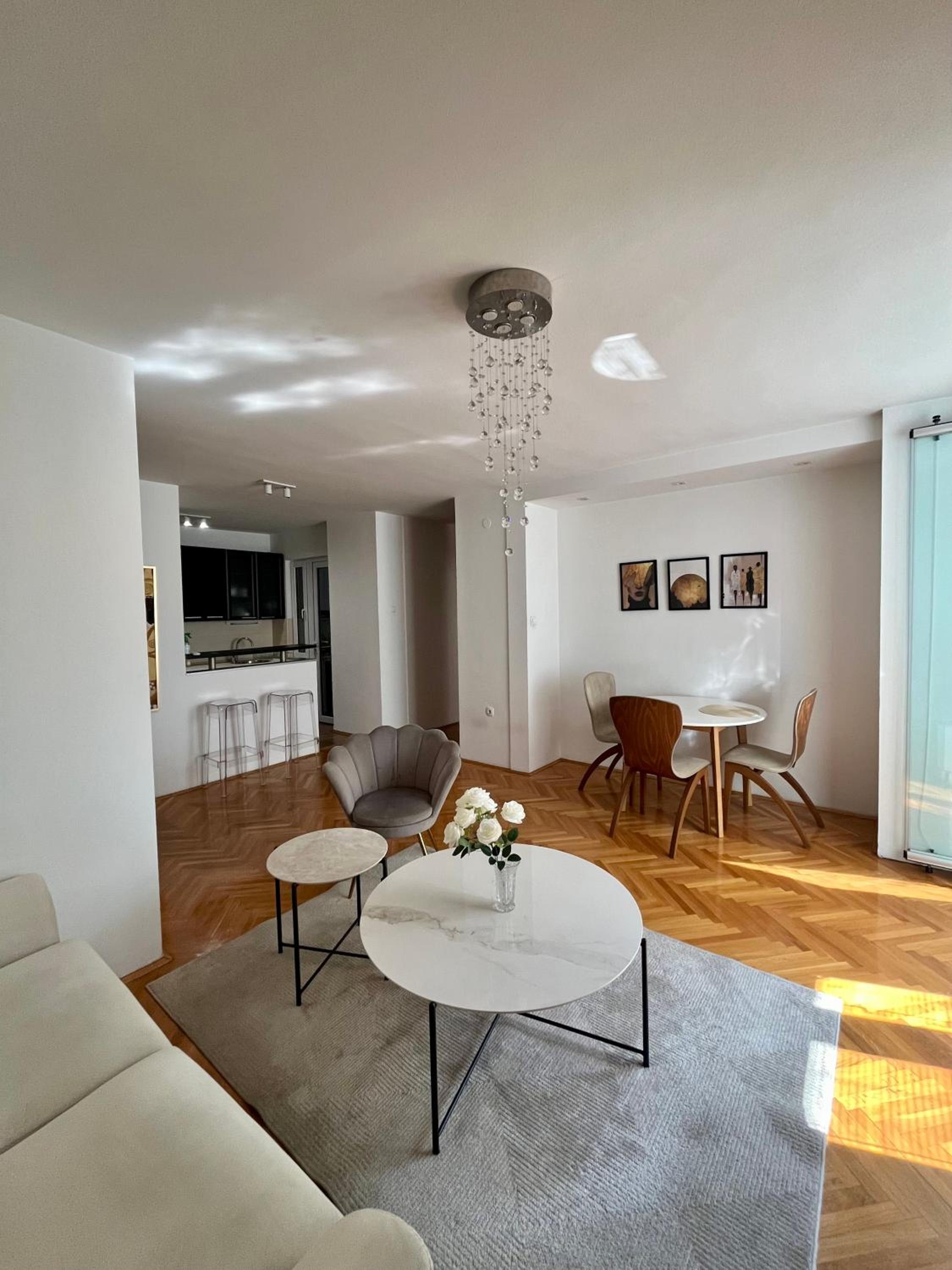 Ruby Luxury Central Apartment
