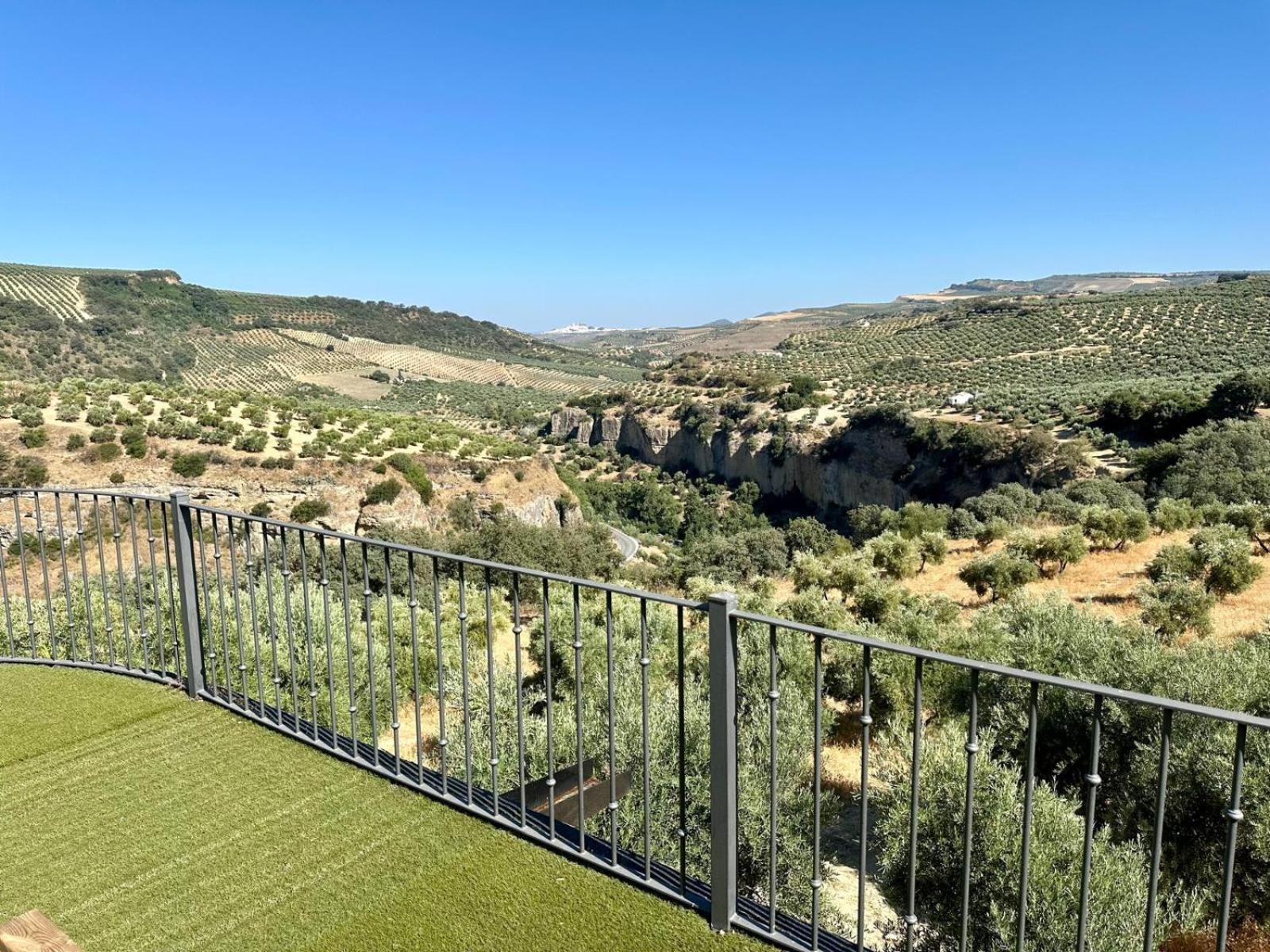 Avalon in Setenil