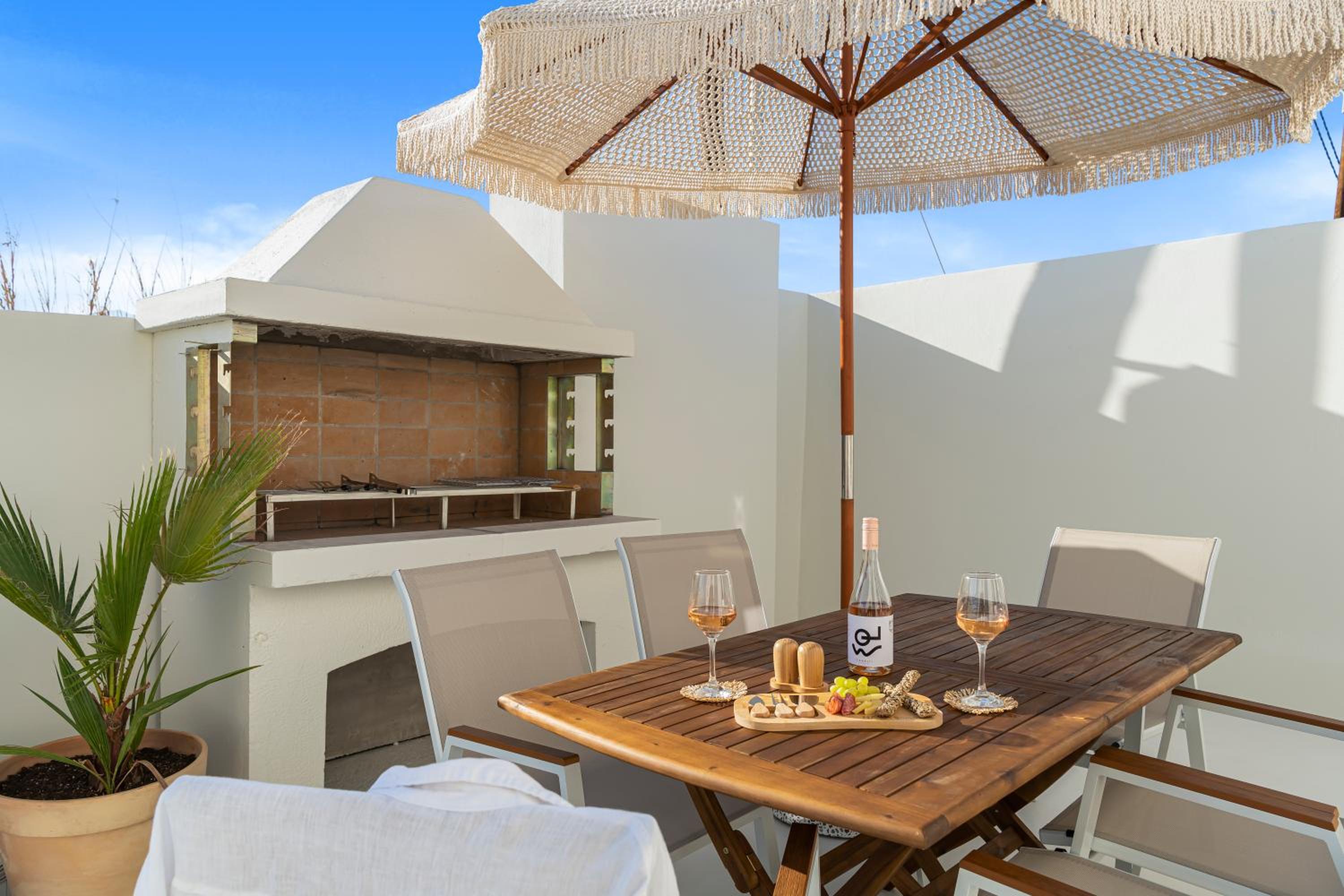 El Legado De Eirini - Modern 3BR House in Makry Gialos